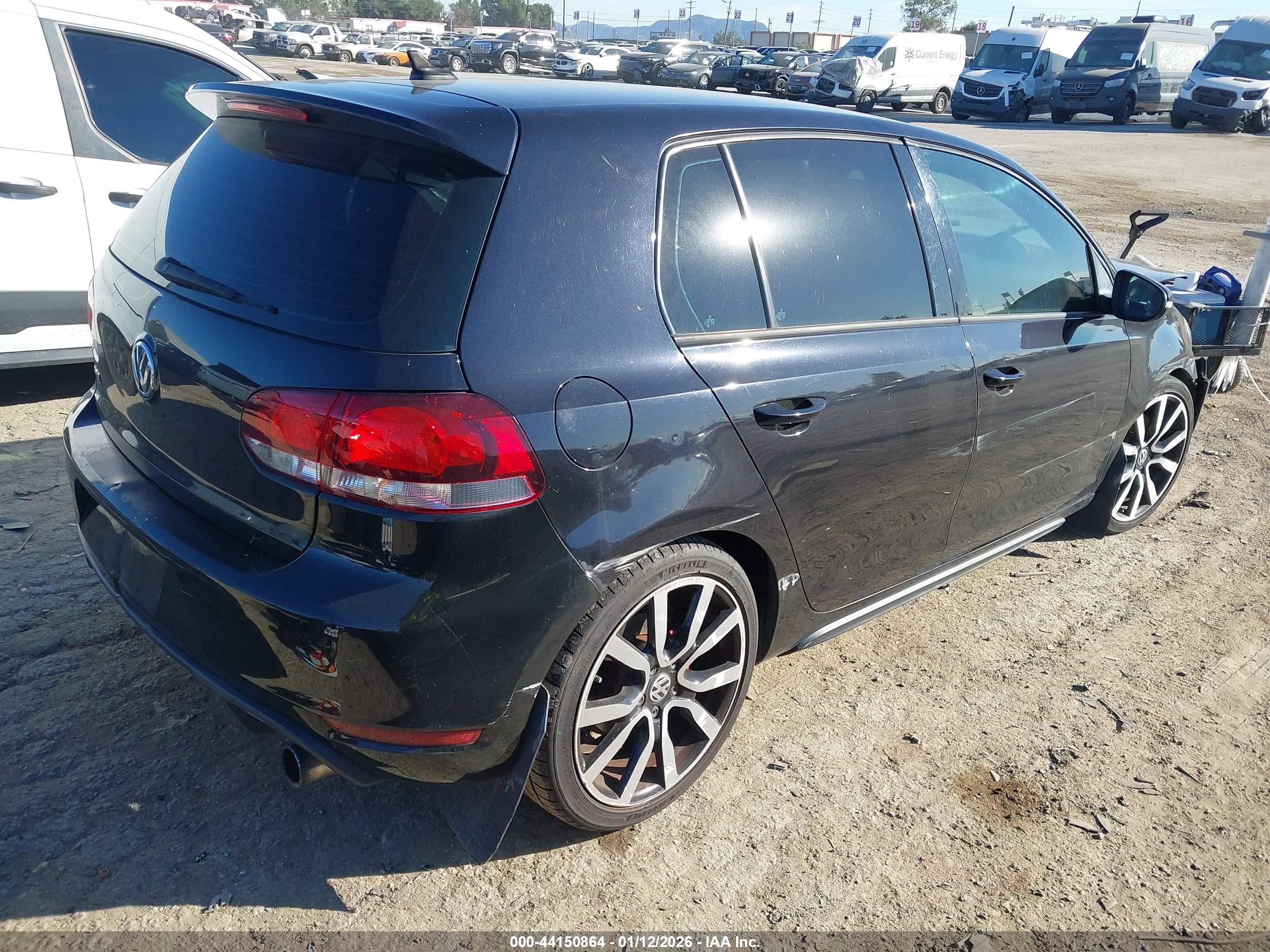 VOLKSWAGEN GTI image 4