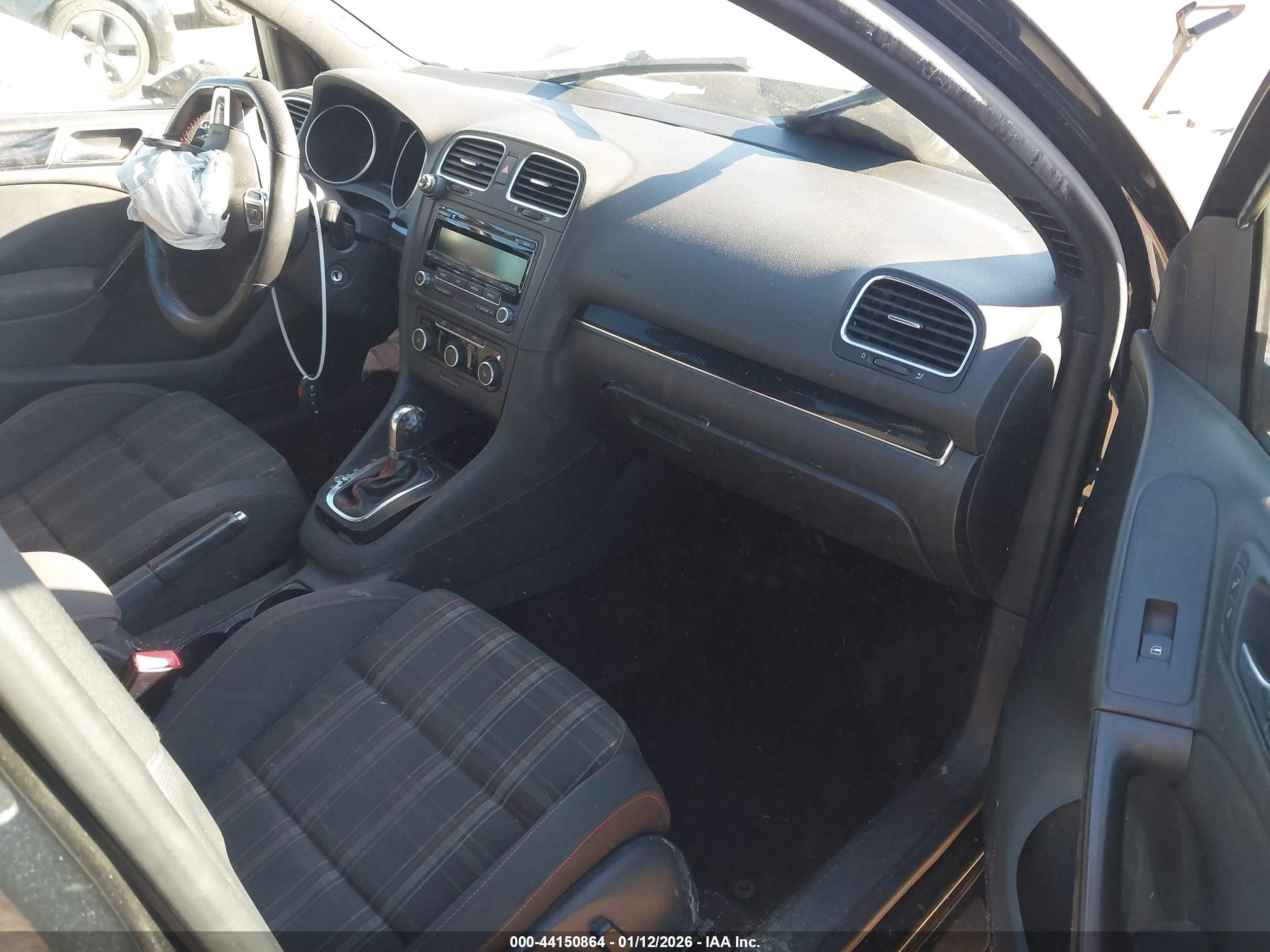 VOLKSWAGEN GTI image 5