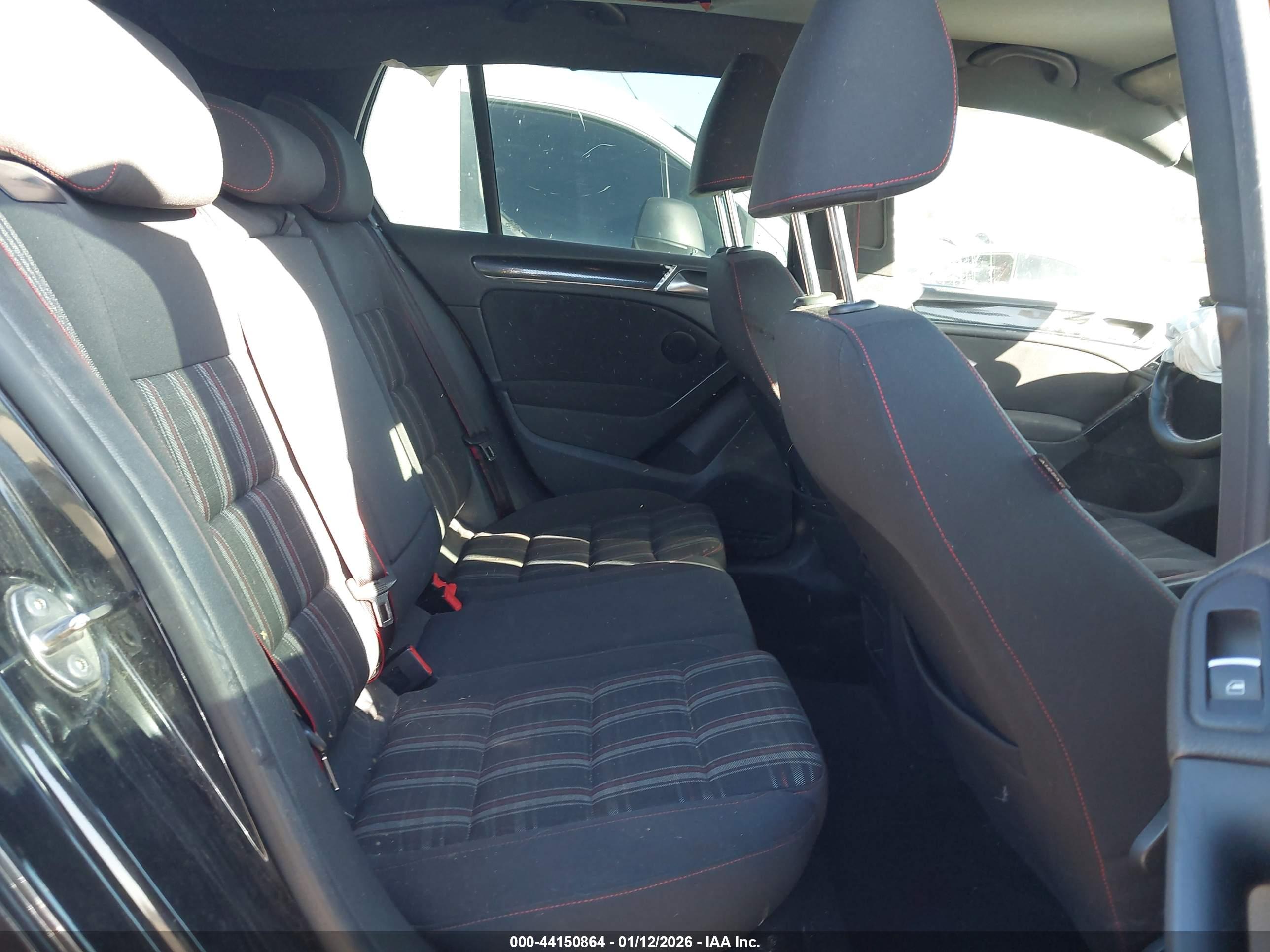 VOLKSWAGEN GTI image 8