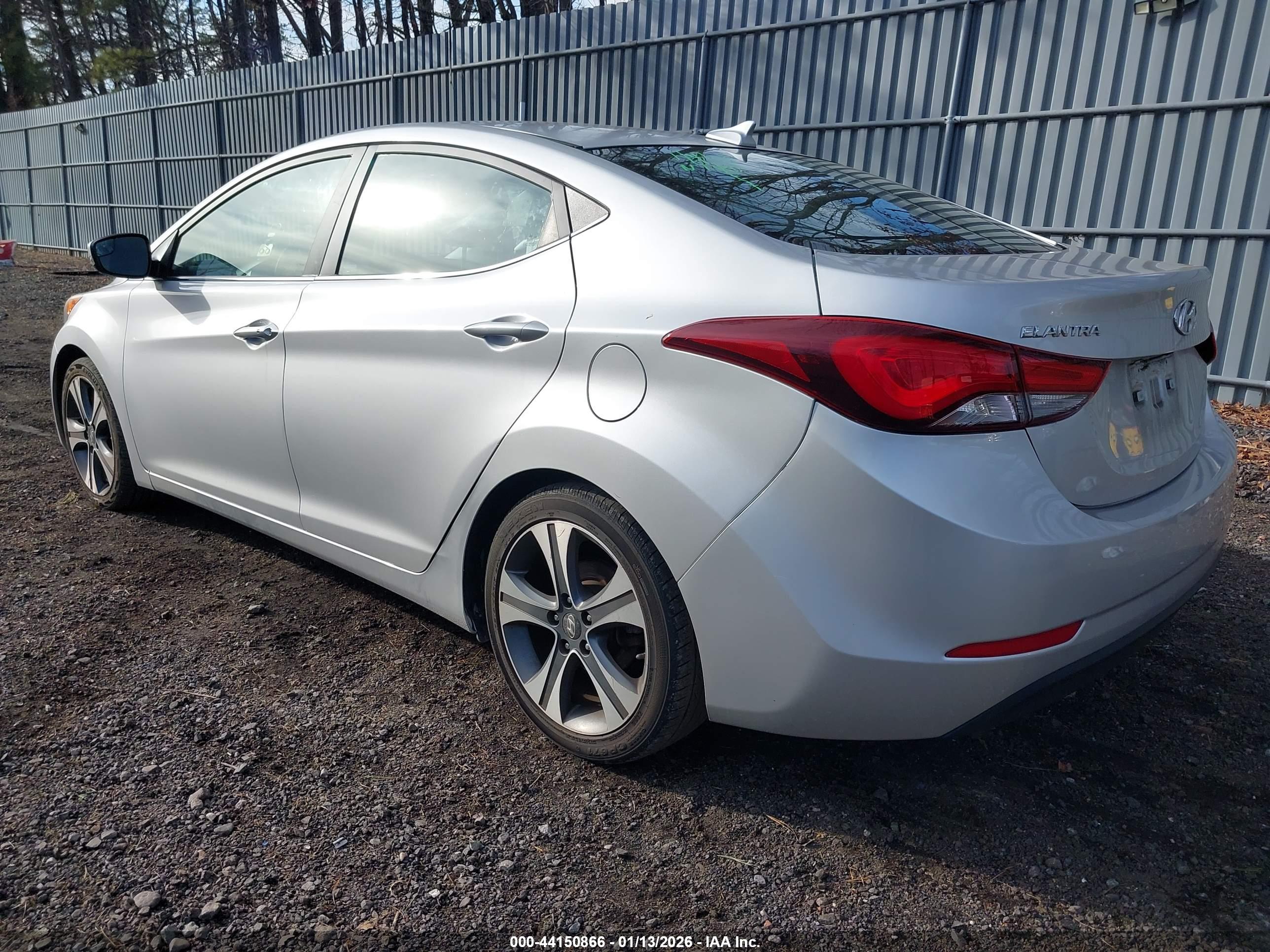 HYUNDAI ELANTRA image 3