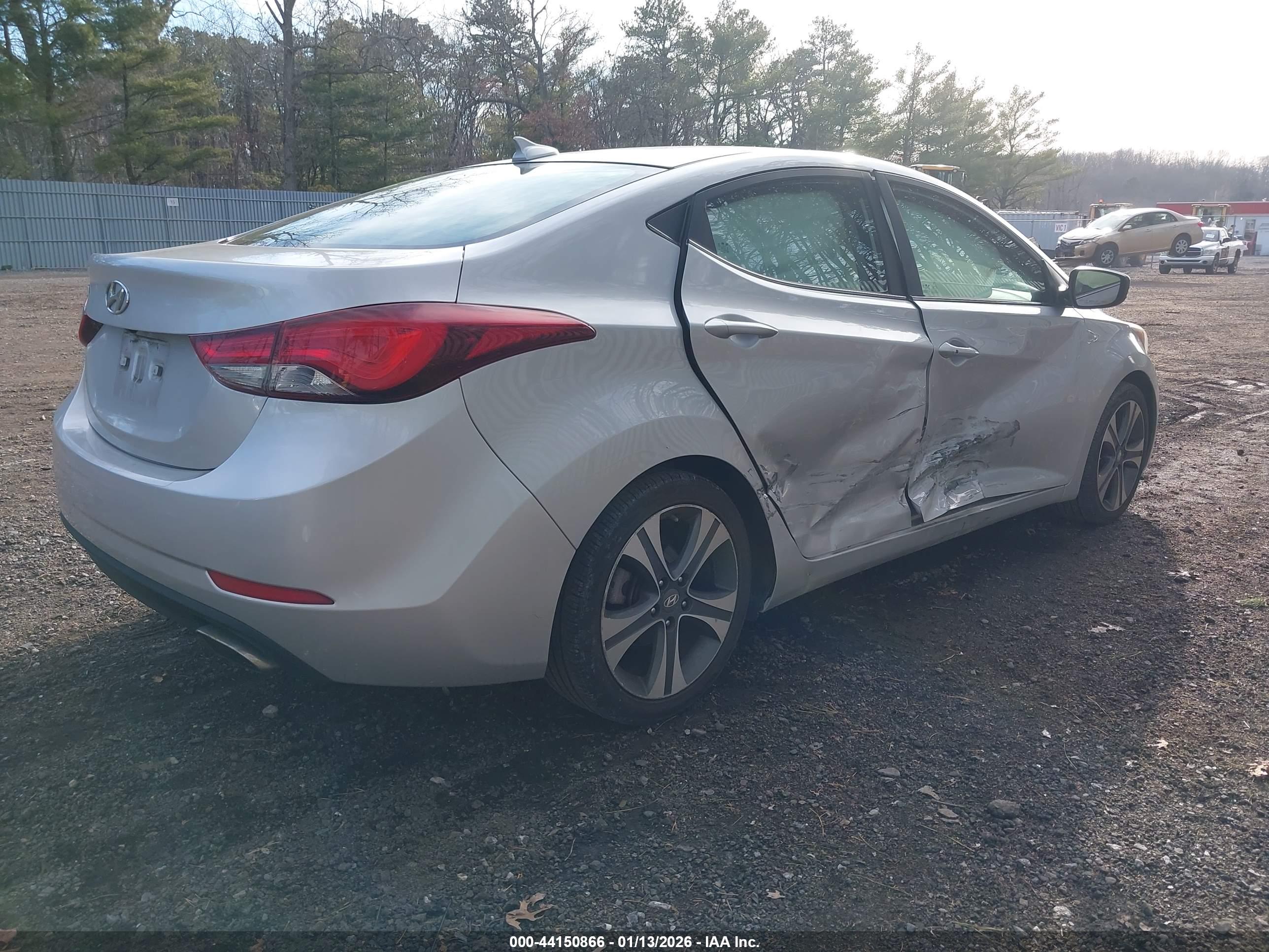 HYUNDAI ELANTRA image 4