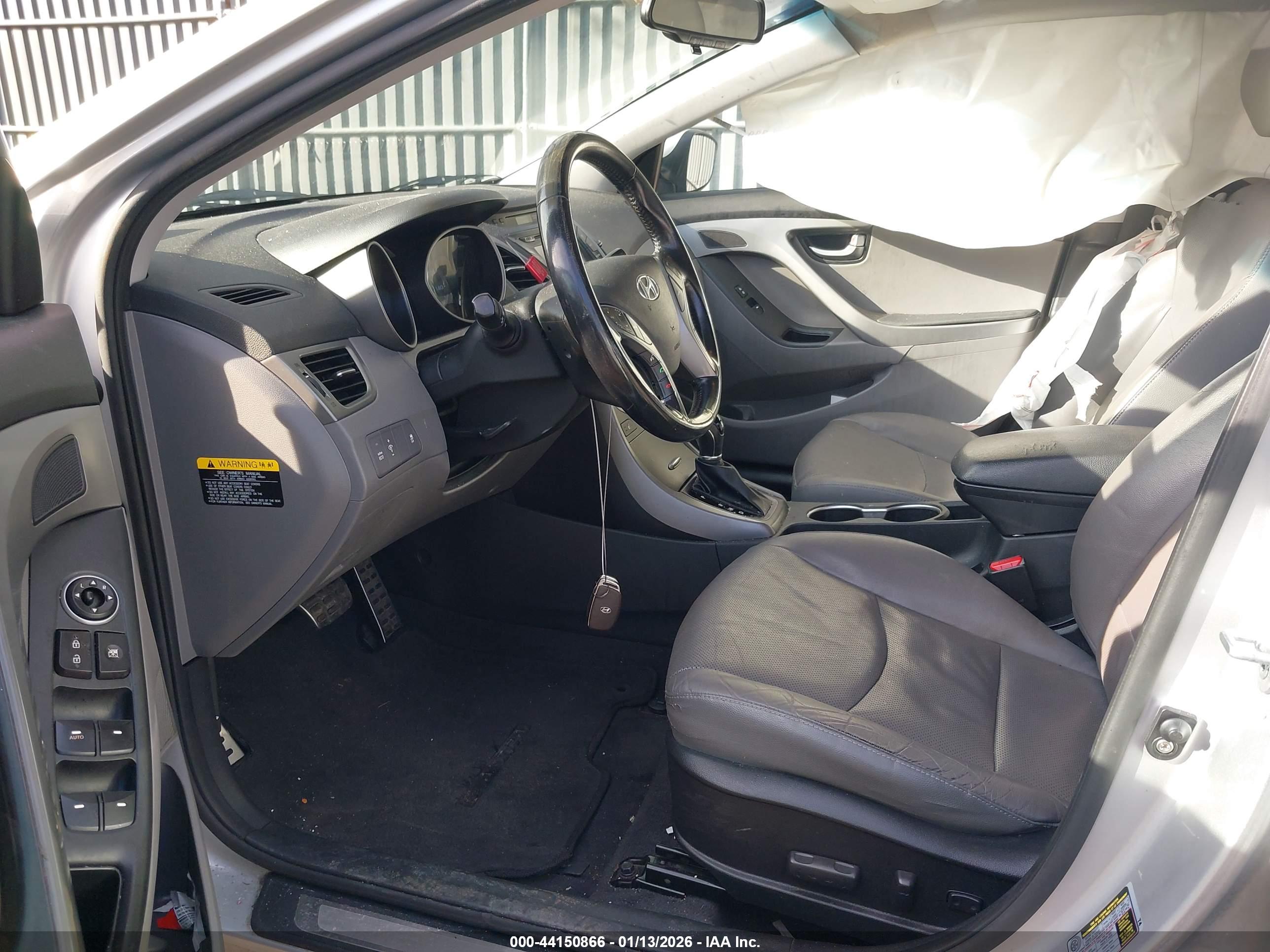 HYUNDAI ELANTRA image 5