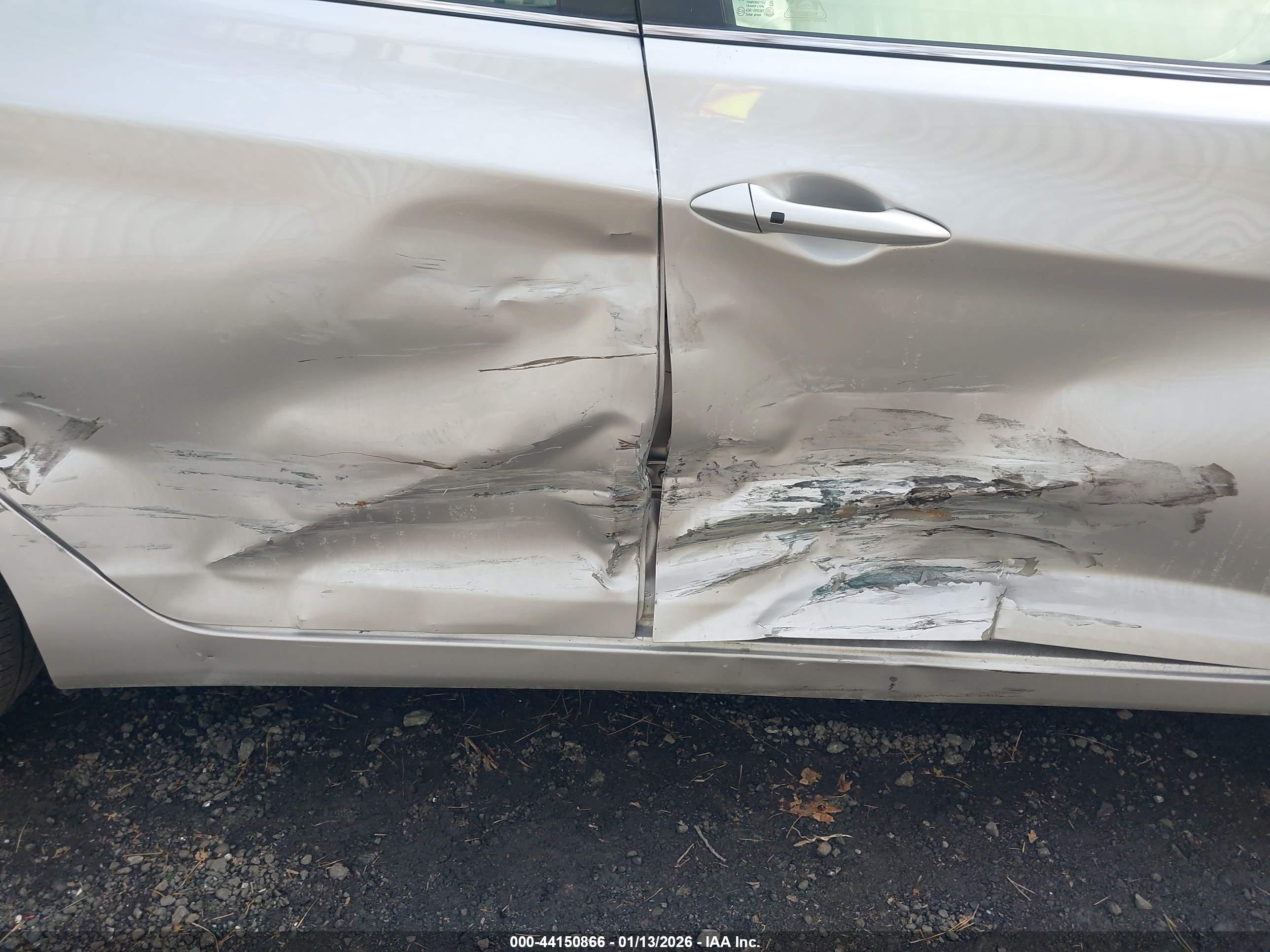 HYUNDAI ELANTRA image 6