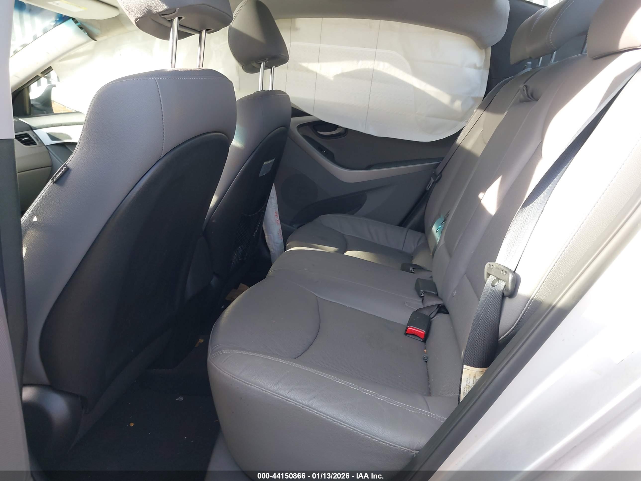 HYUNDAI ELANTRA image 8