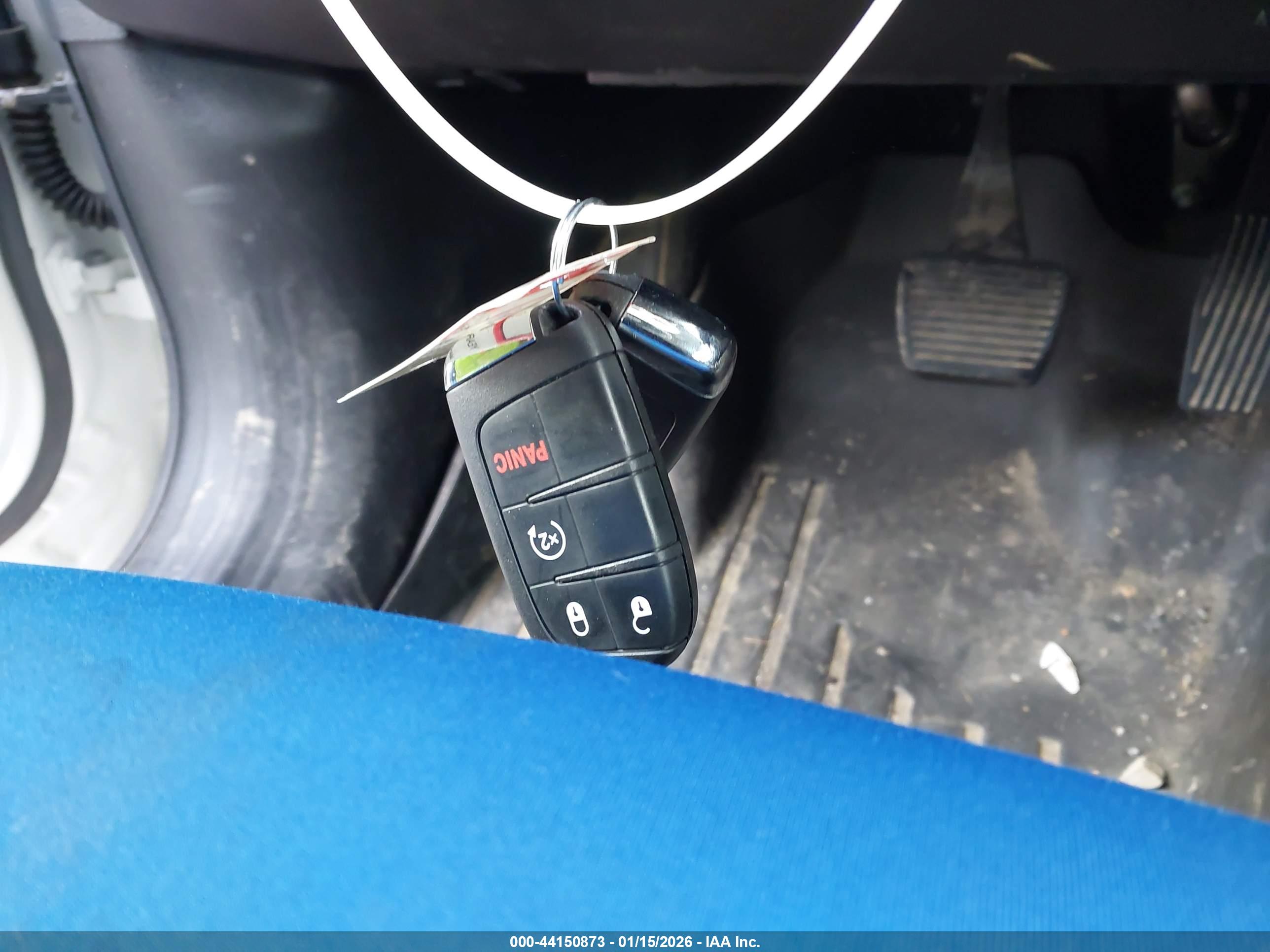 JEEP RENEGADE image 11