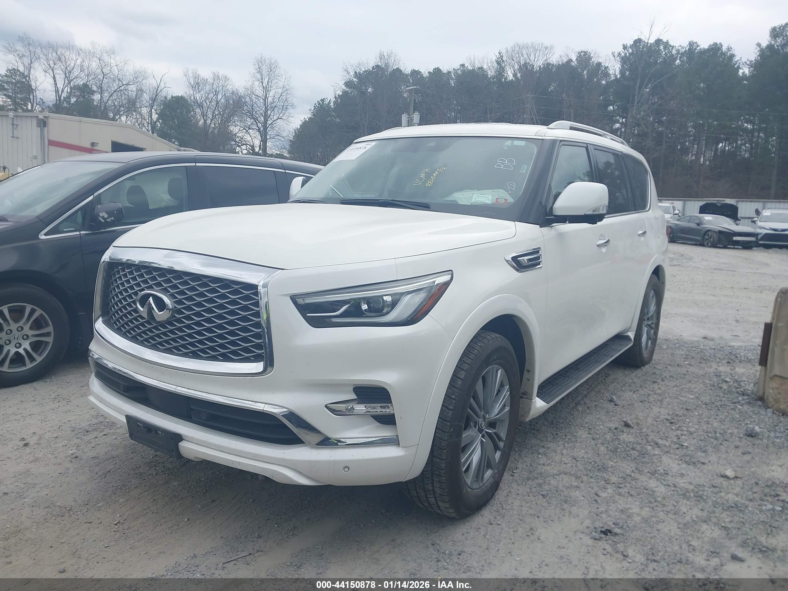 INFINITI QX80 image 2