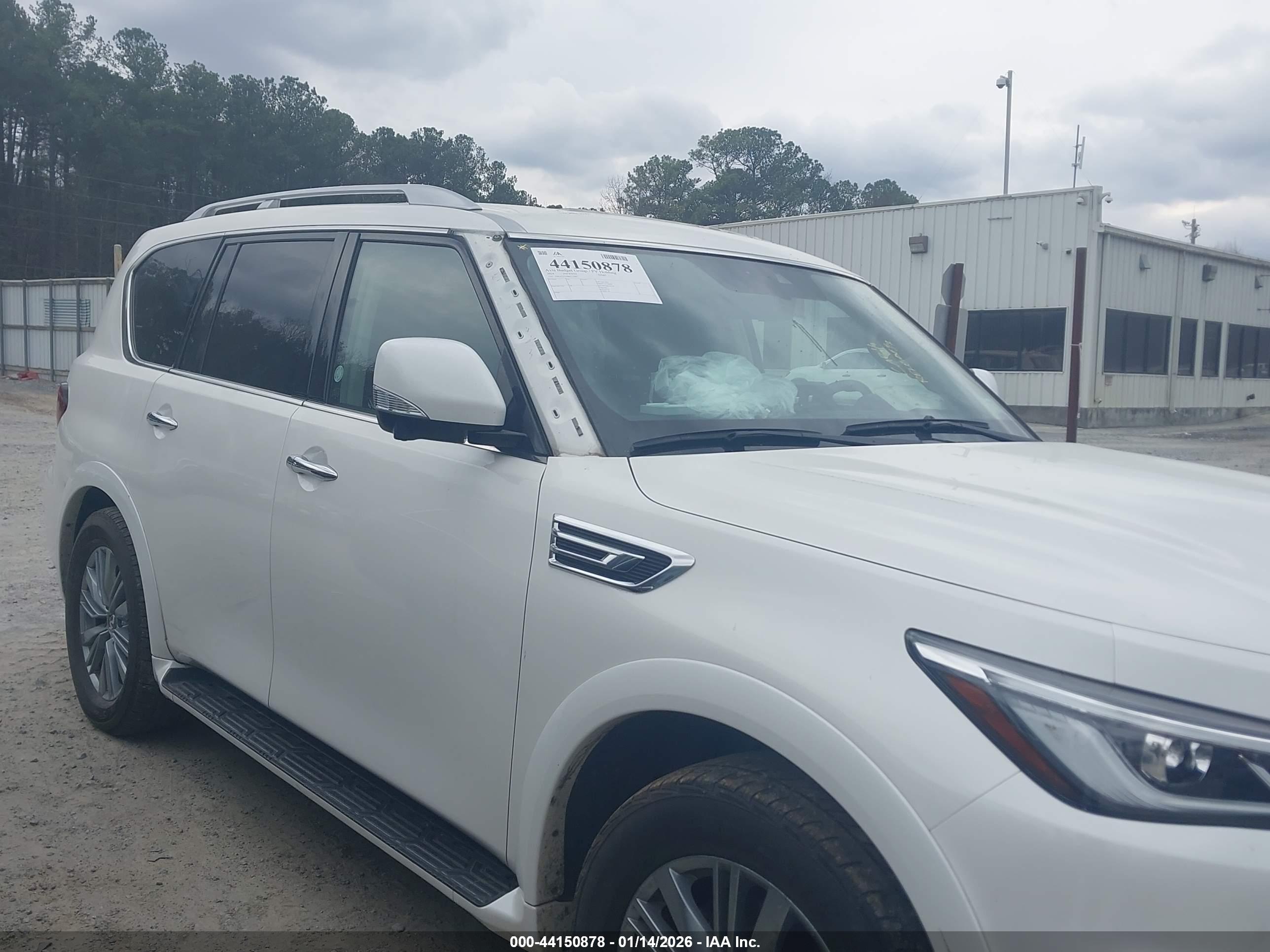 INFINITI QX80 image 6