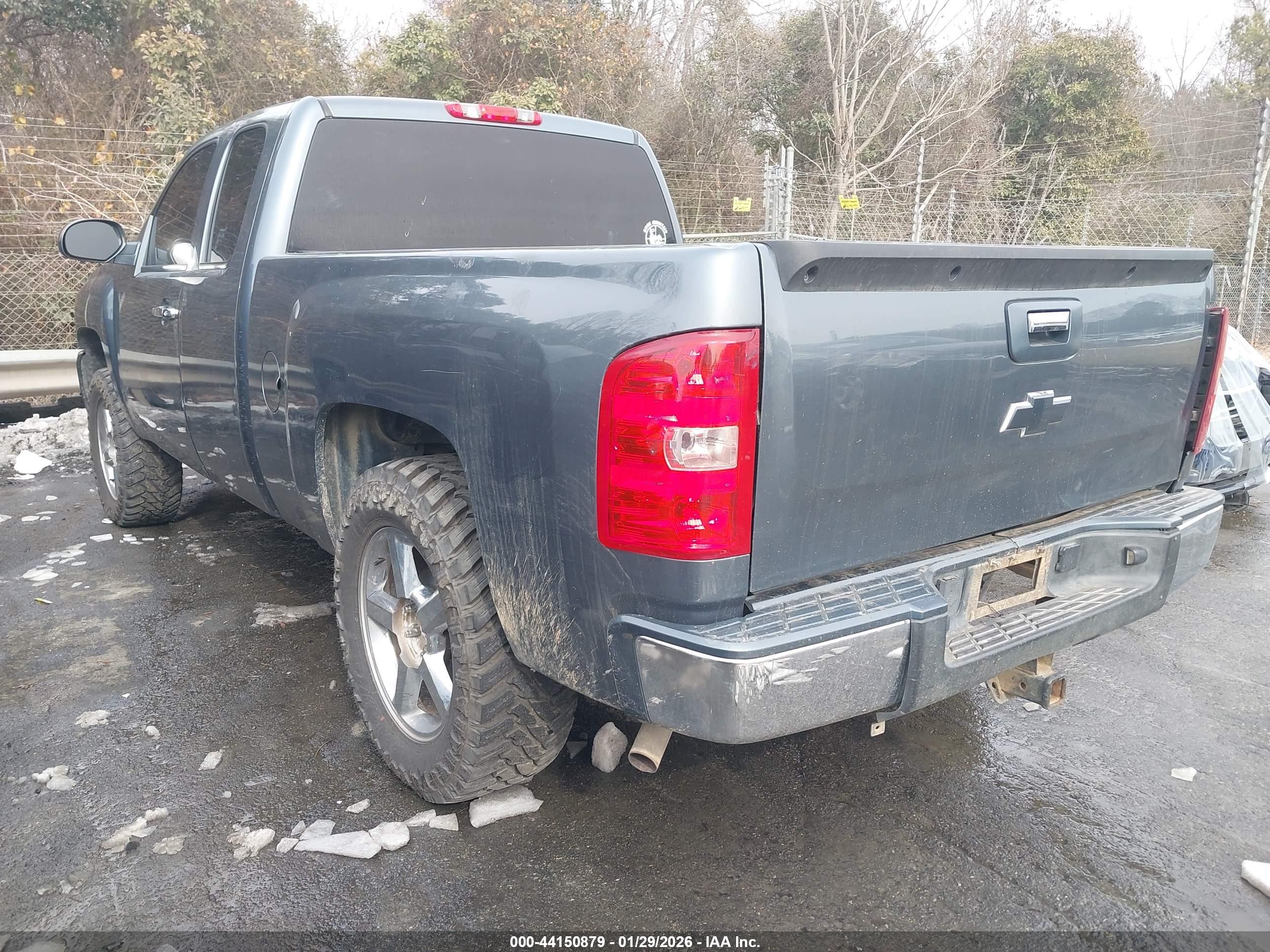 CHEVROLET SILVERADO image 3