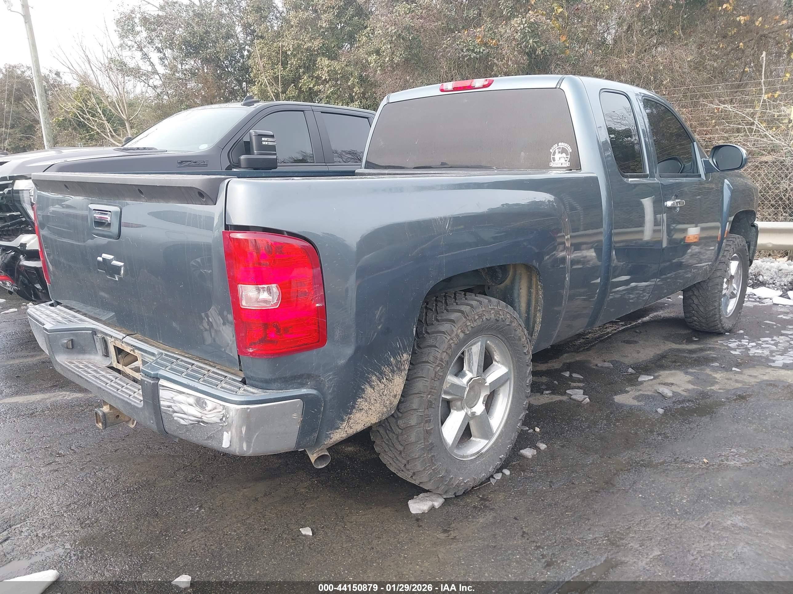 CHEVROLET SILVERADO image 4