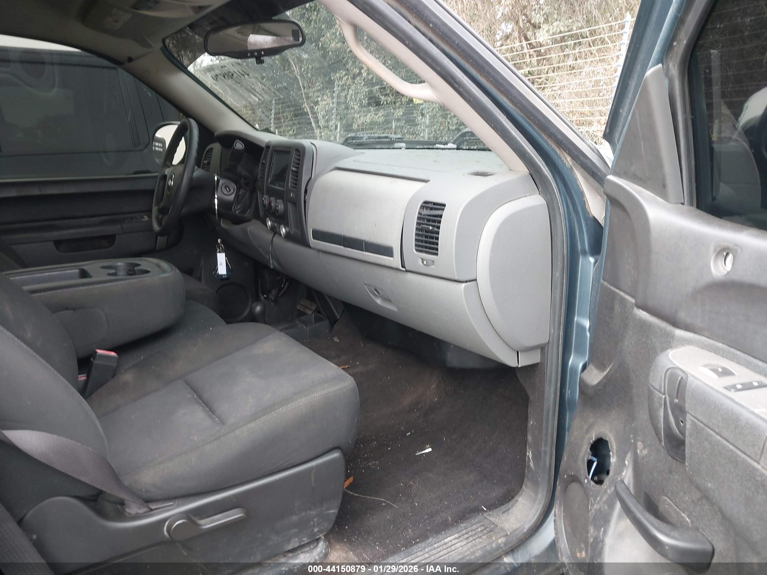 CHEVROLET SILVERADO image 5