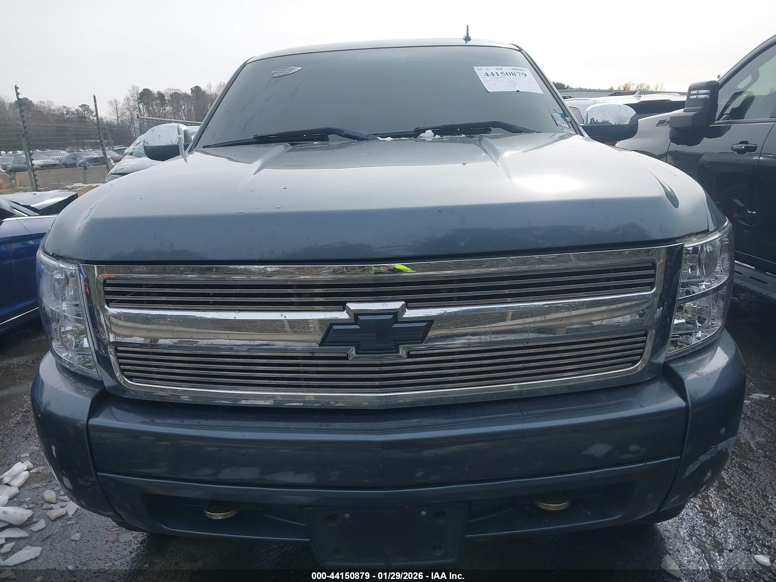 CHEVROLET SILVERADO image 6