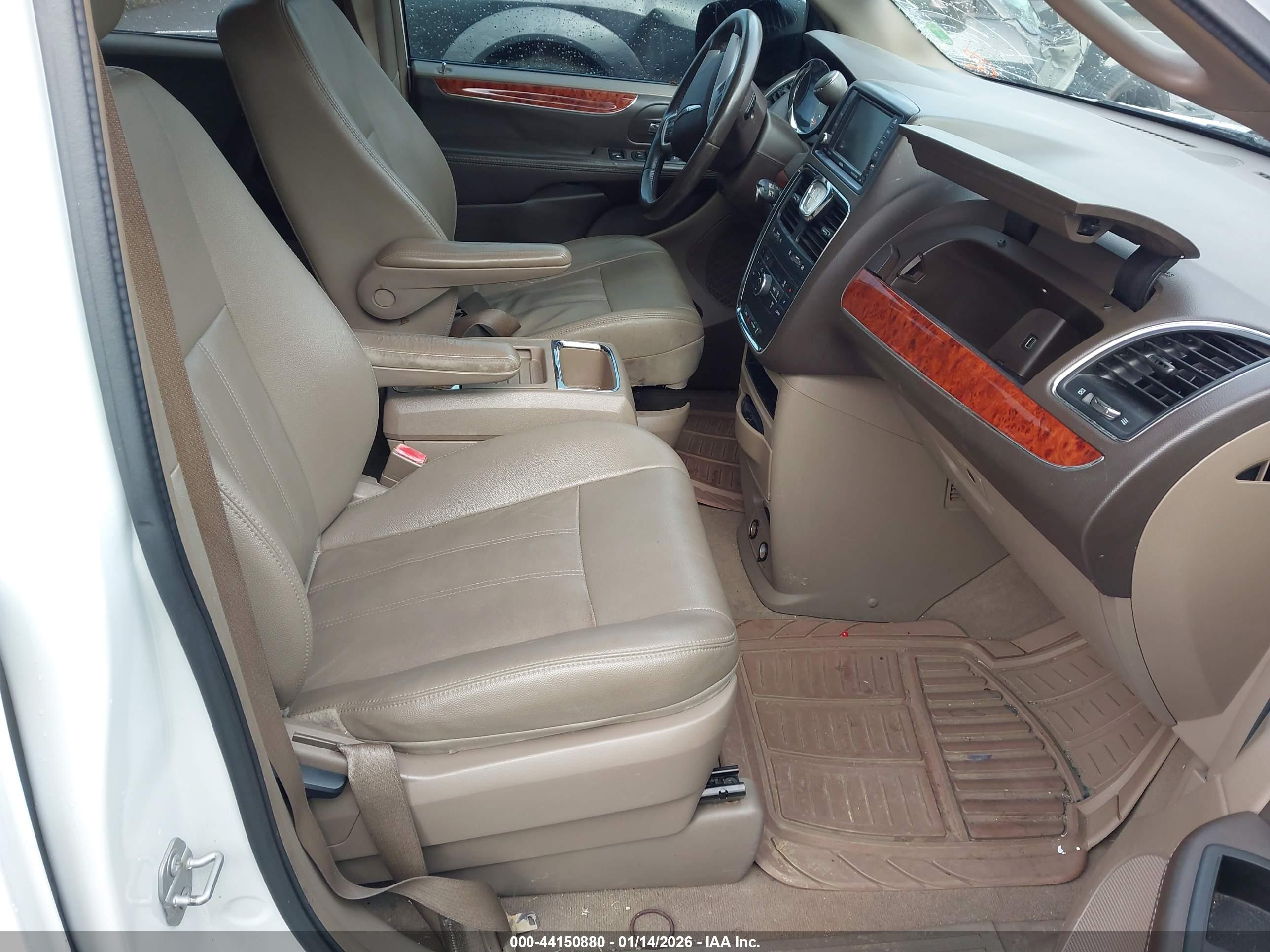 CHRYSLER TOWN image 5