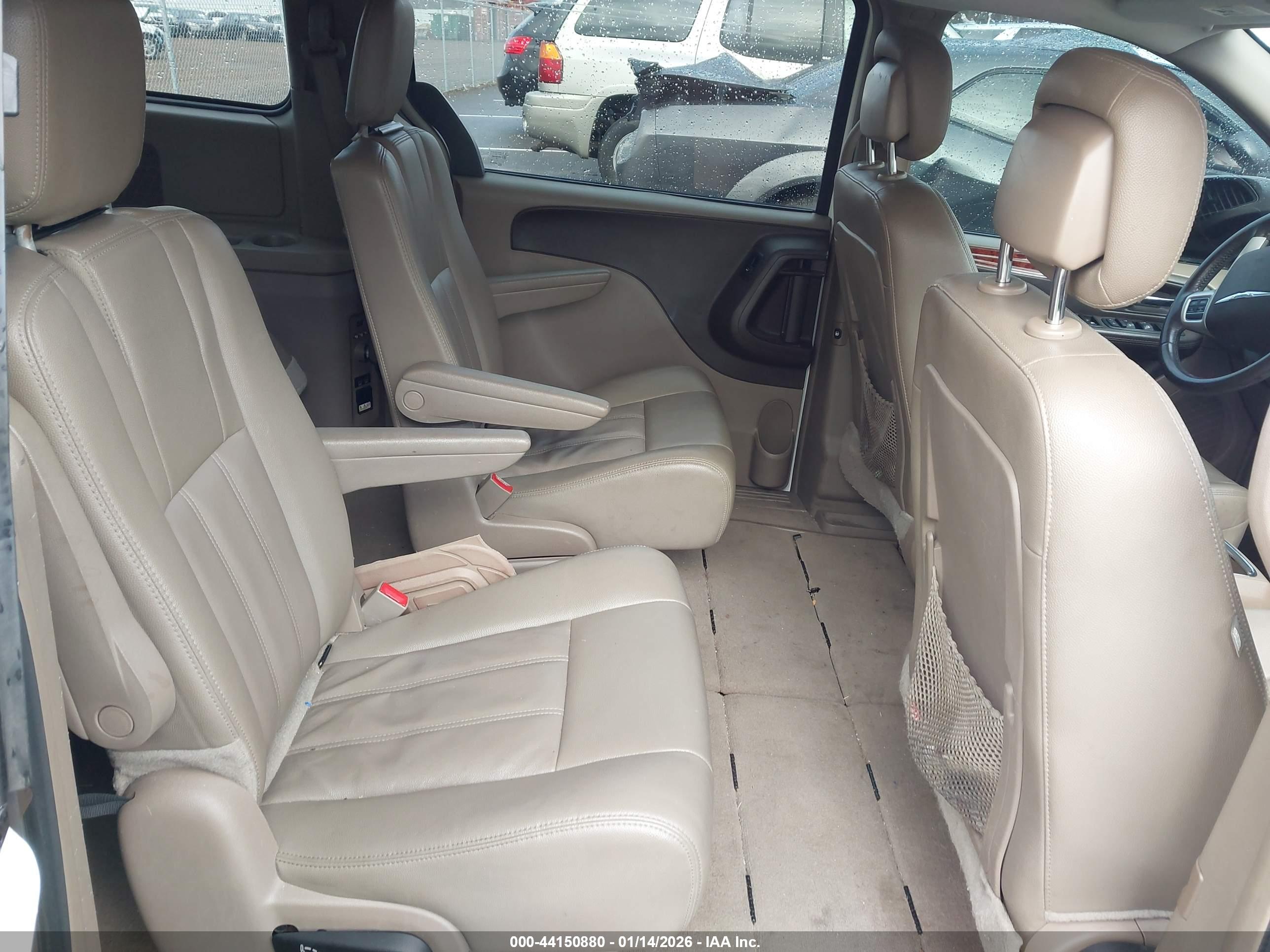 CHRYSLER TOWN image 8