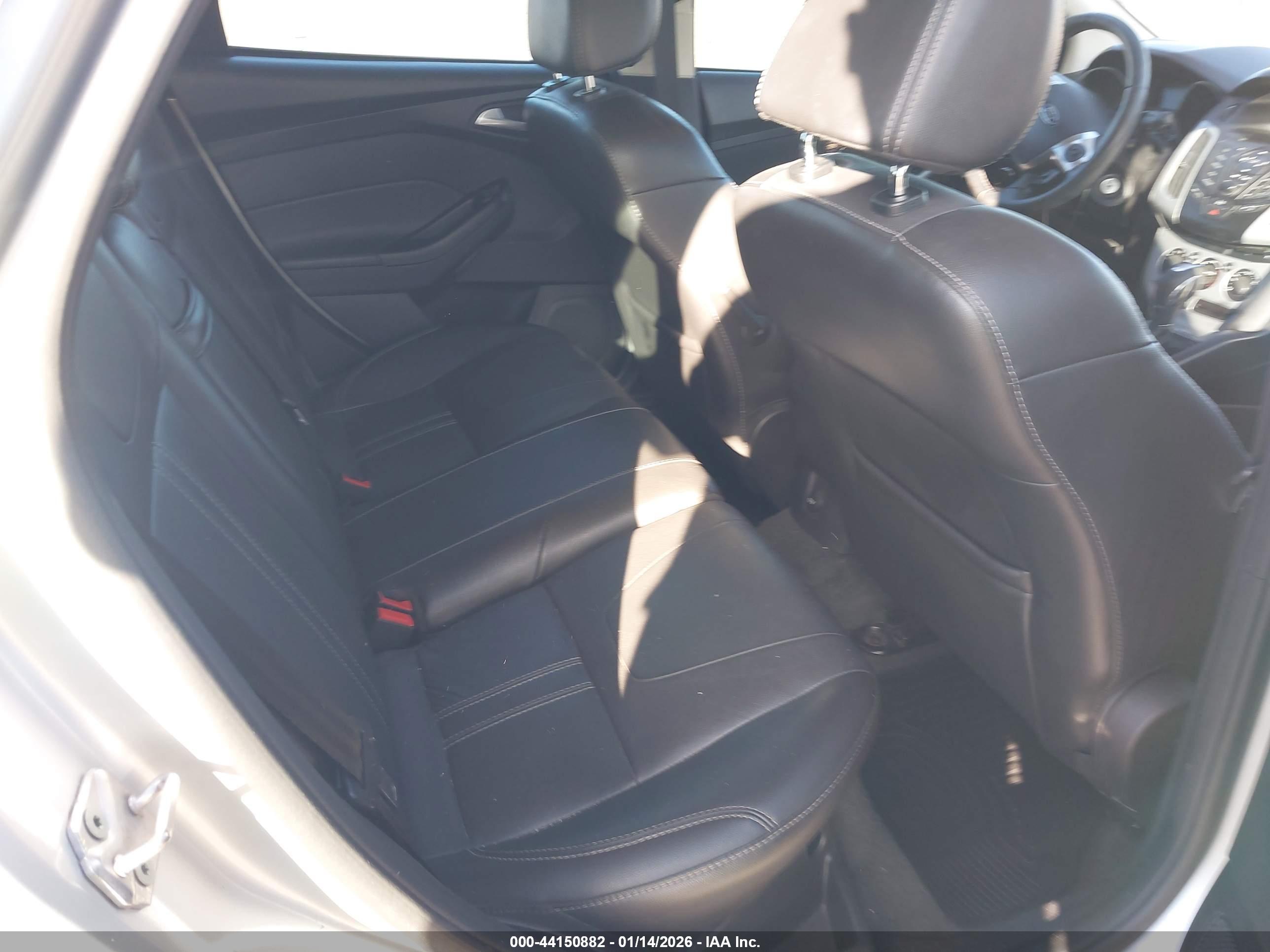 FORD FOCUS image 8