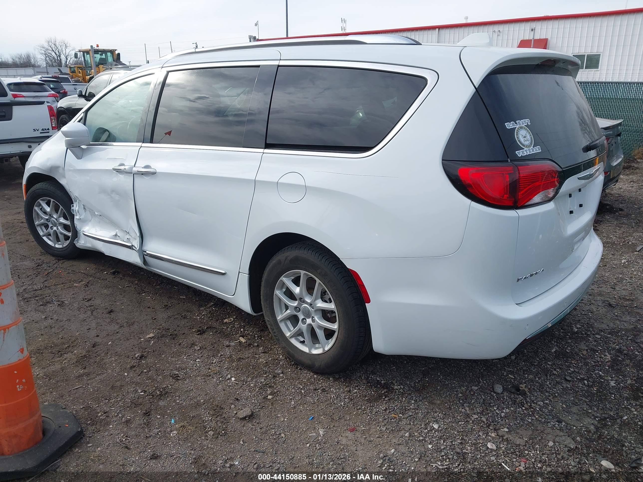 CHRYSLER PACIFICA image 3
