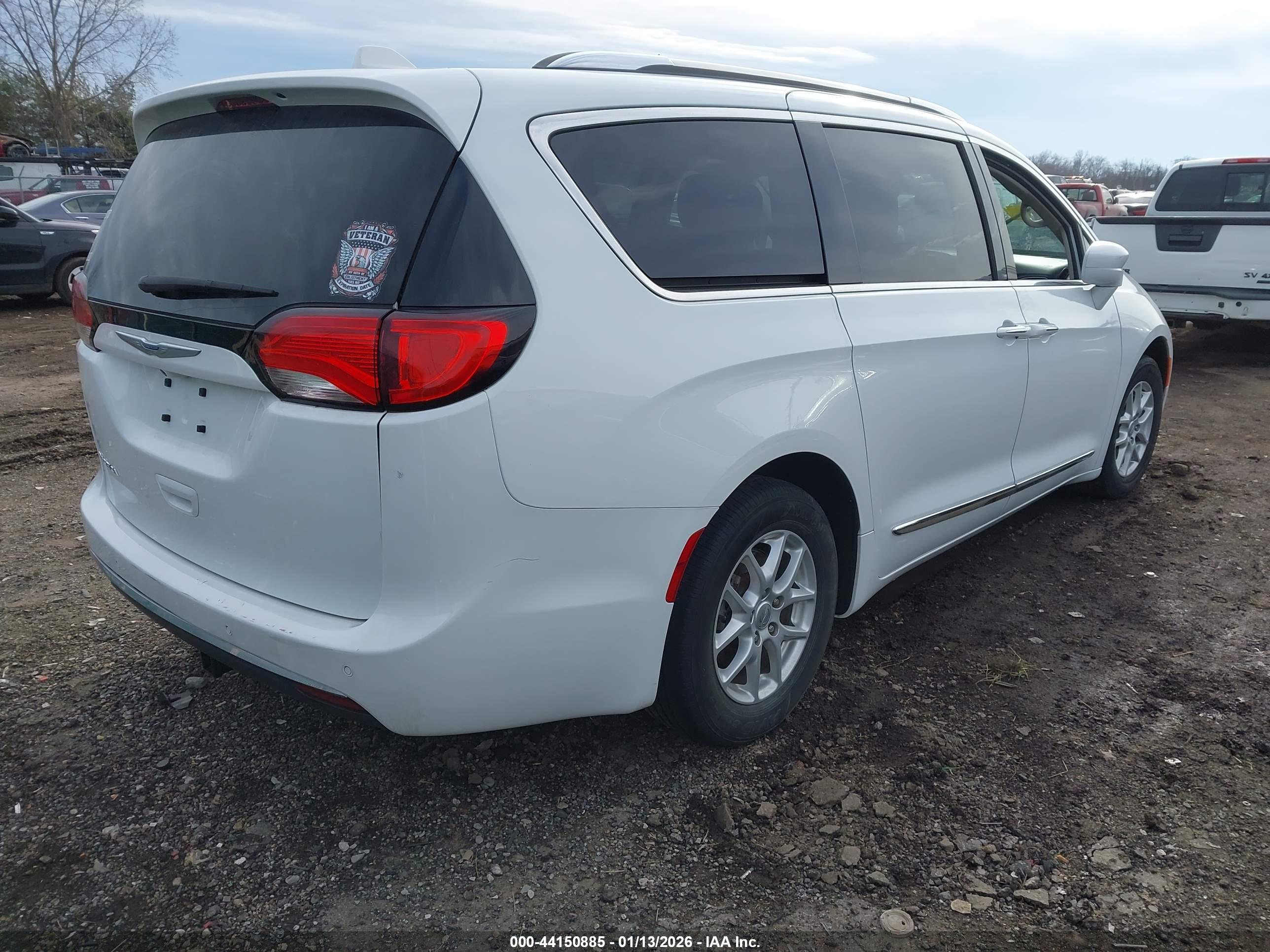 CHRYSLER PACIFICA image 4