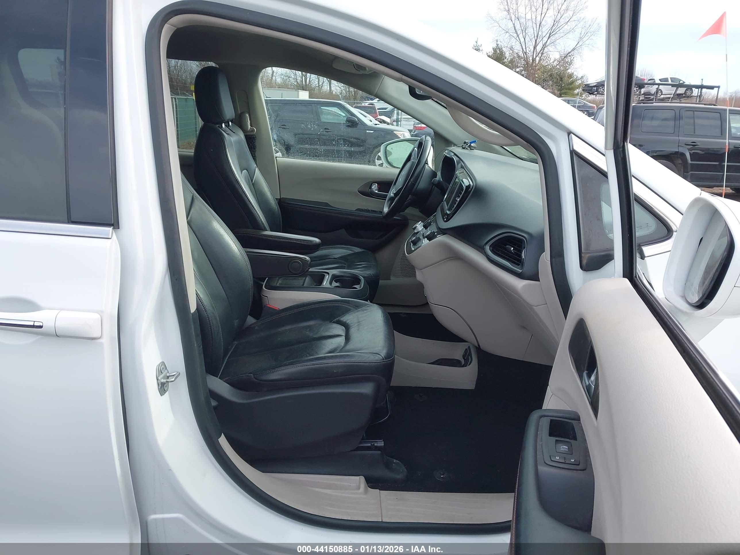 CHRYSLER PACIFICA image 5