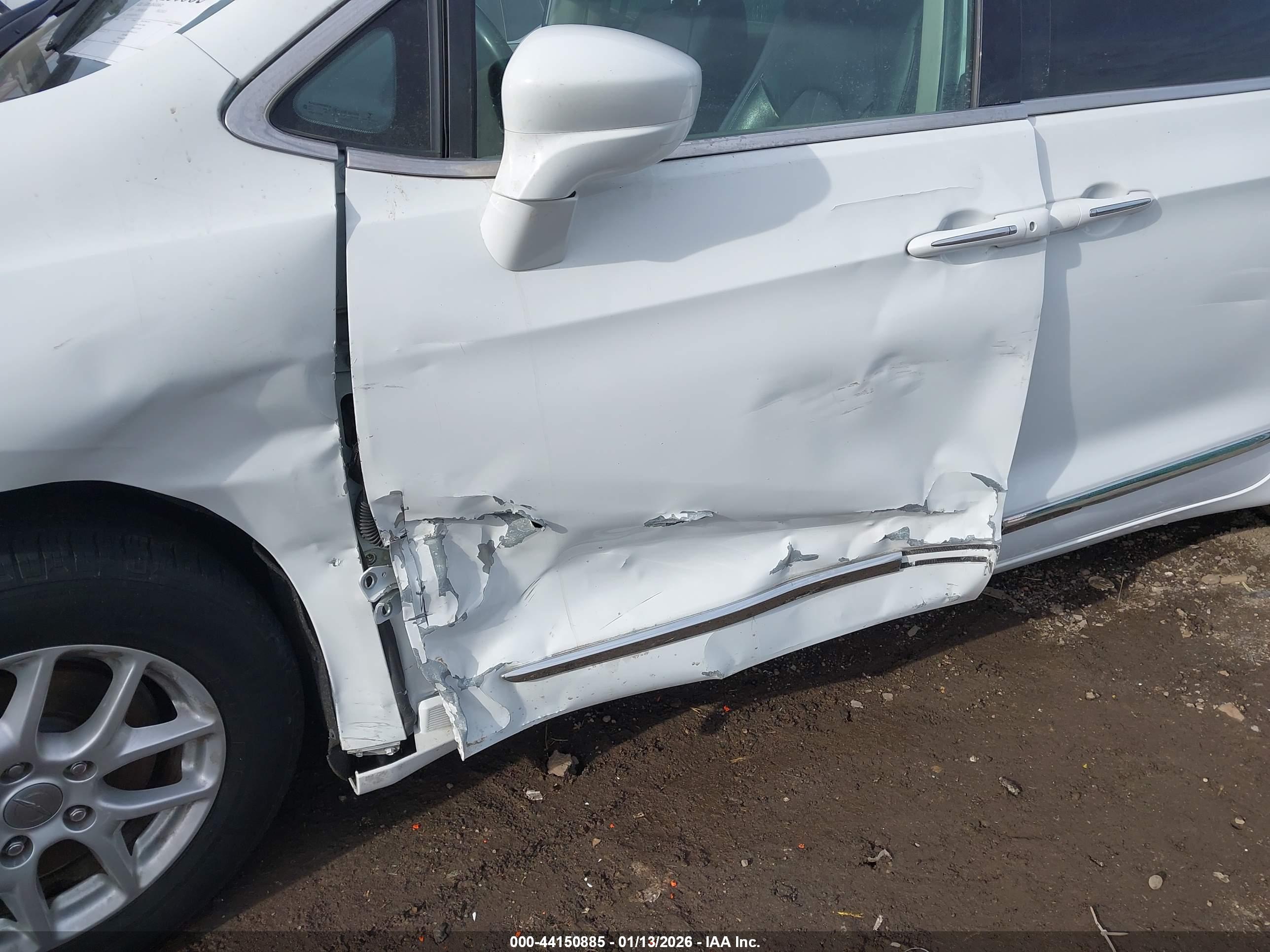 CHRYSLER PACIFICA image 6