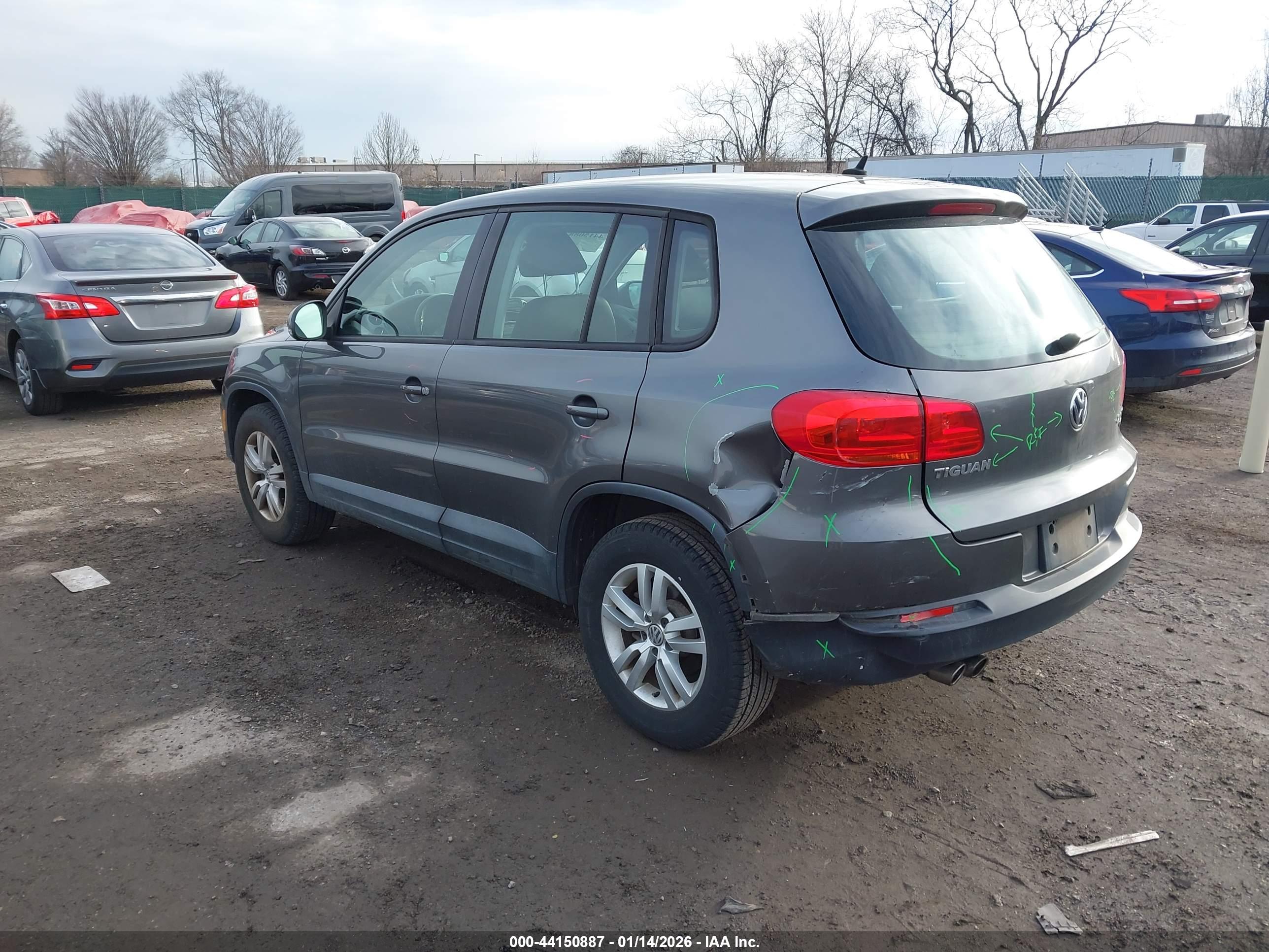 VOLKSWAGEN TIGUAN image 3