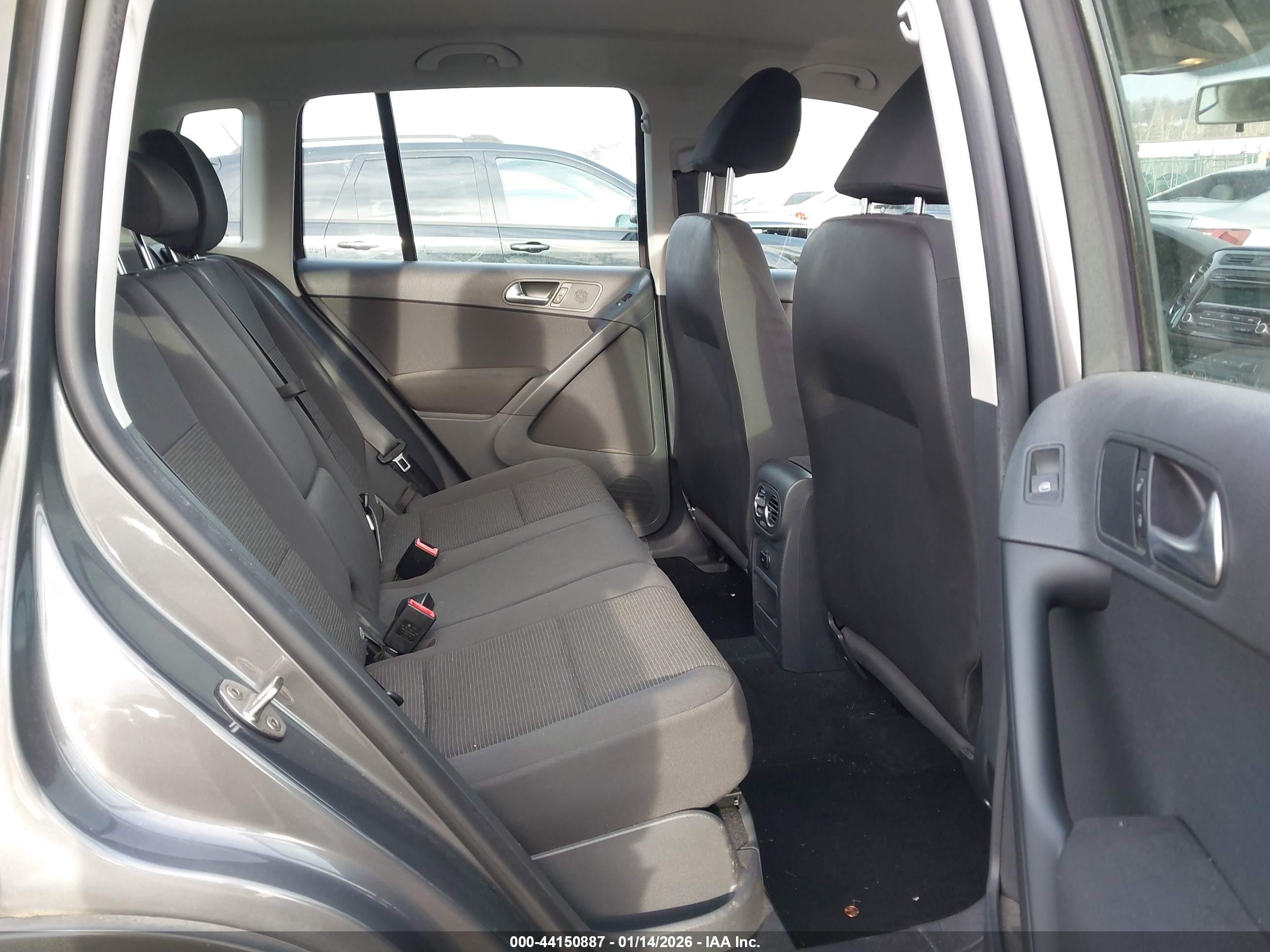 VOLKSWAGEN TIGUAN image 8