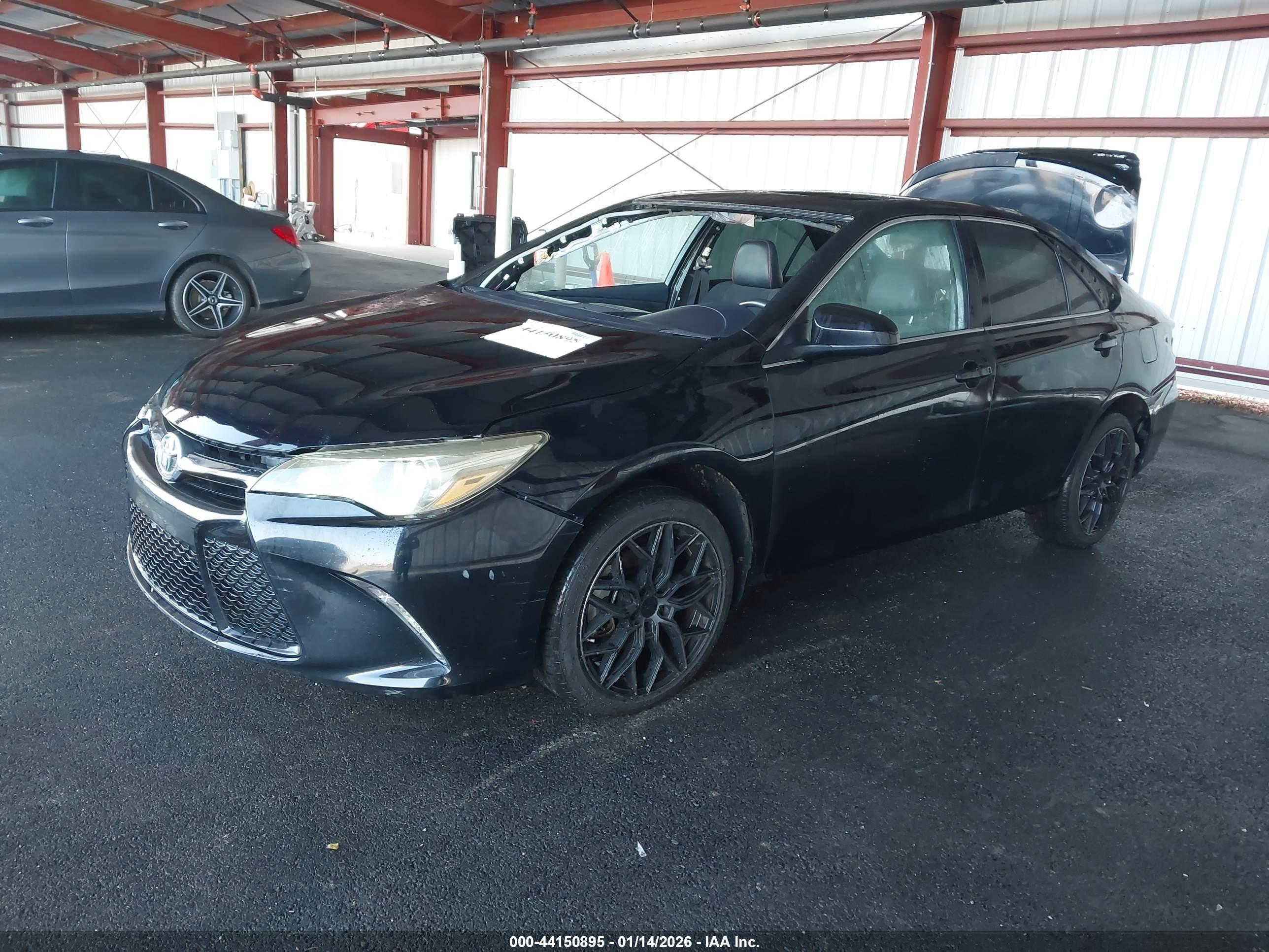 TOYOTA CAMRY image 2