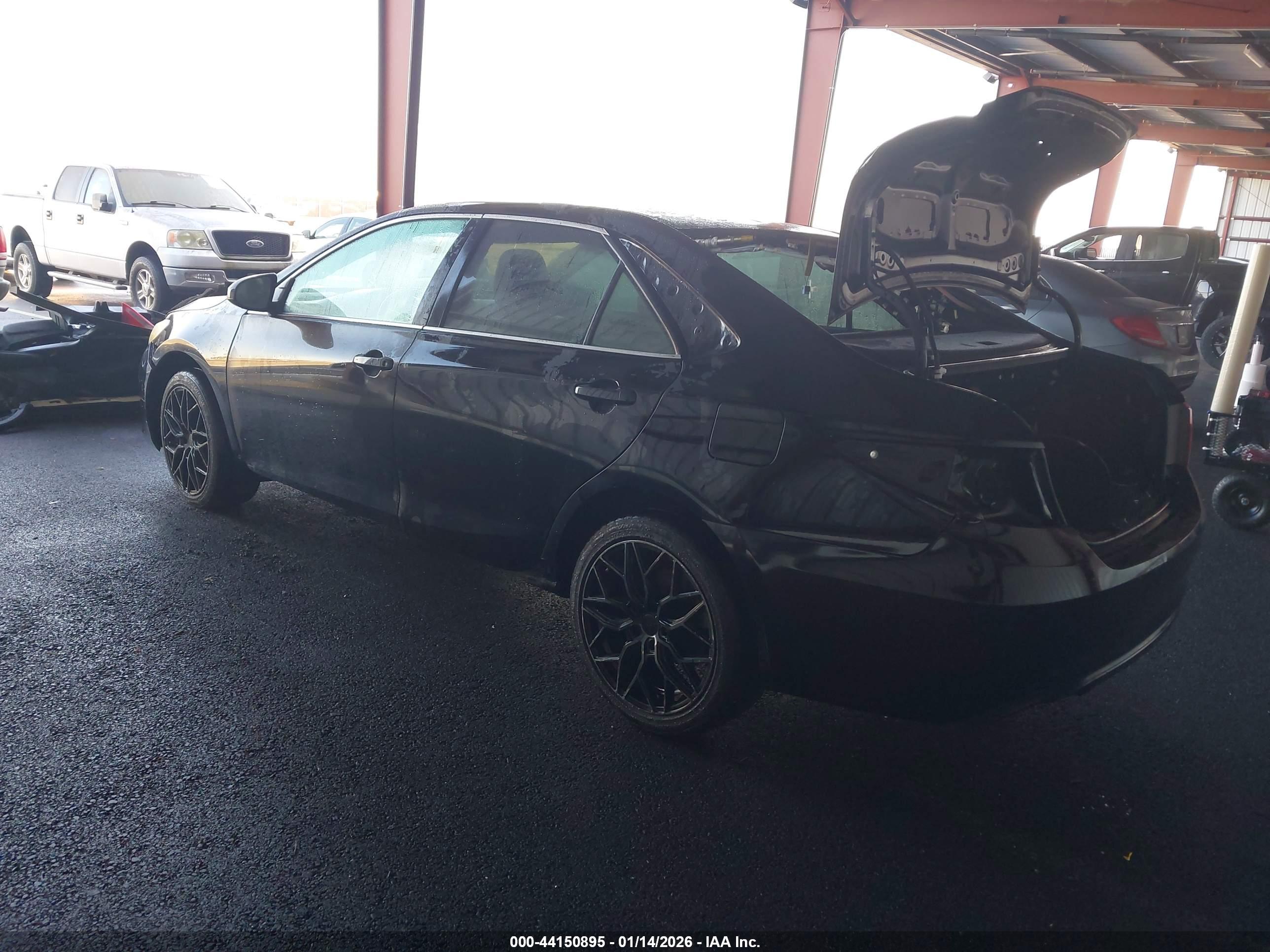 TOYOTA CAMRY image 3