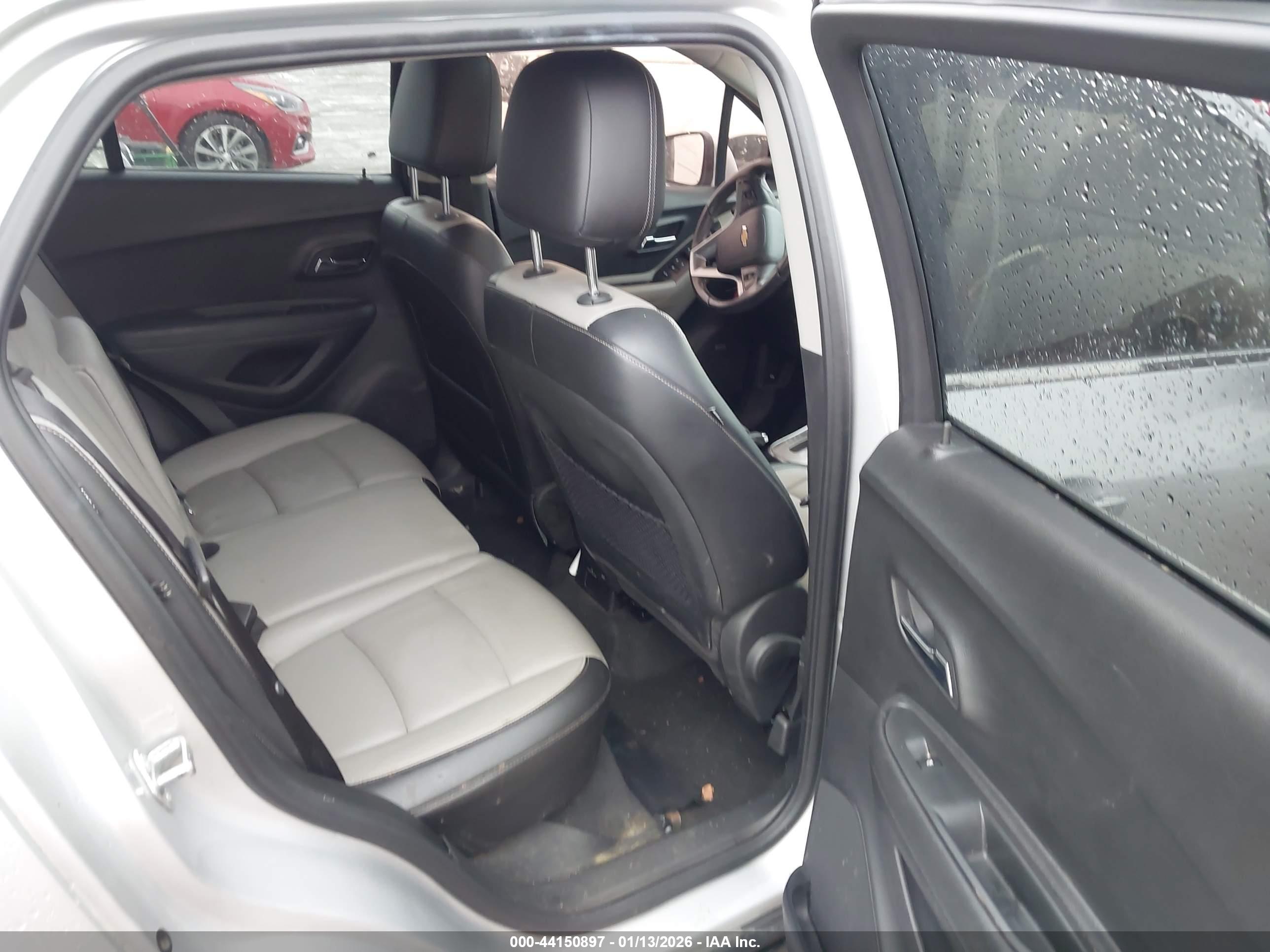 CHEVROLET TRAX image 8