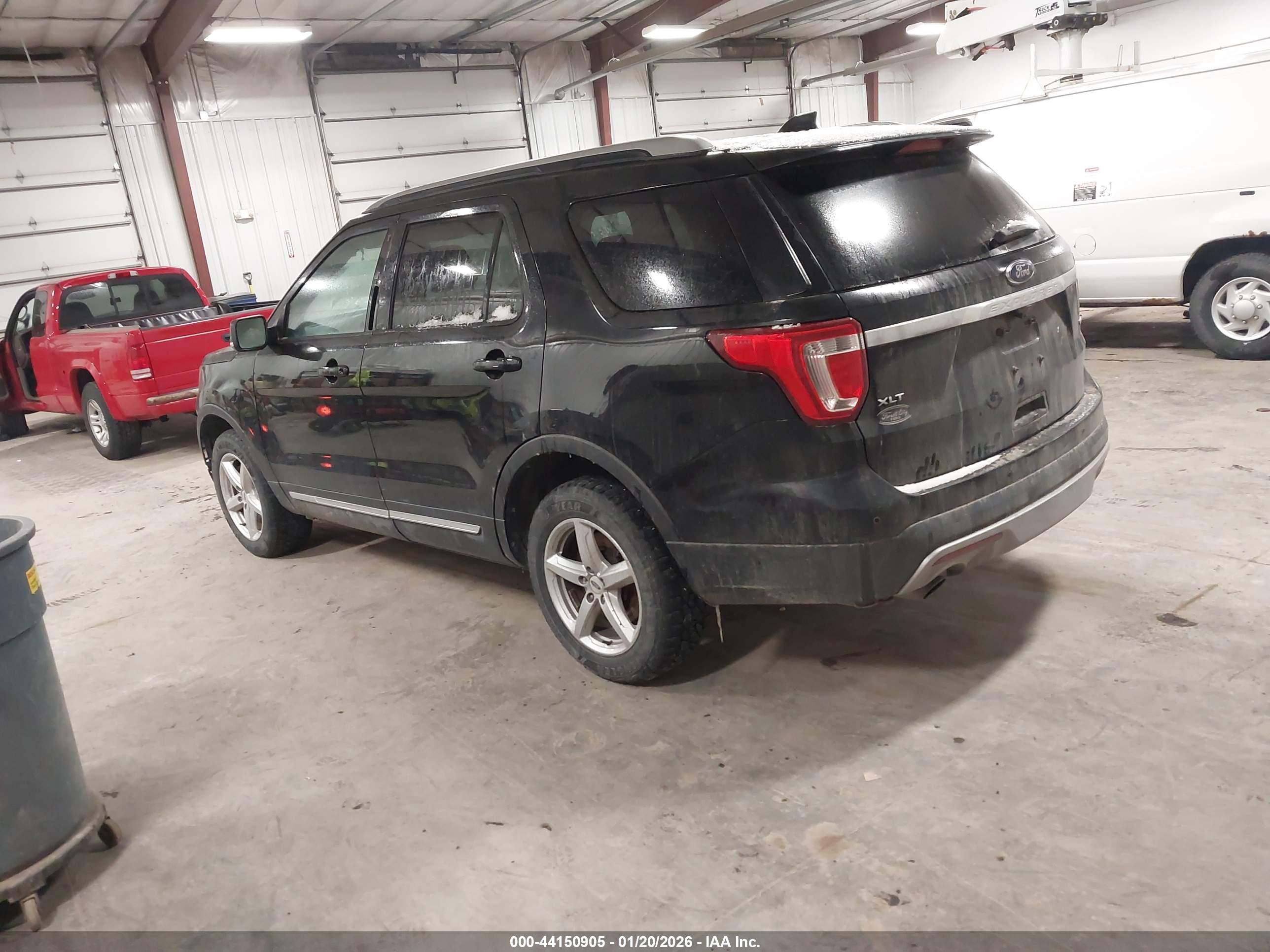 FORD EXPLORER image 3