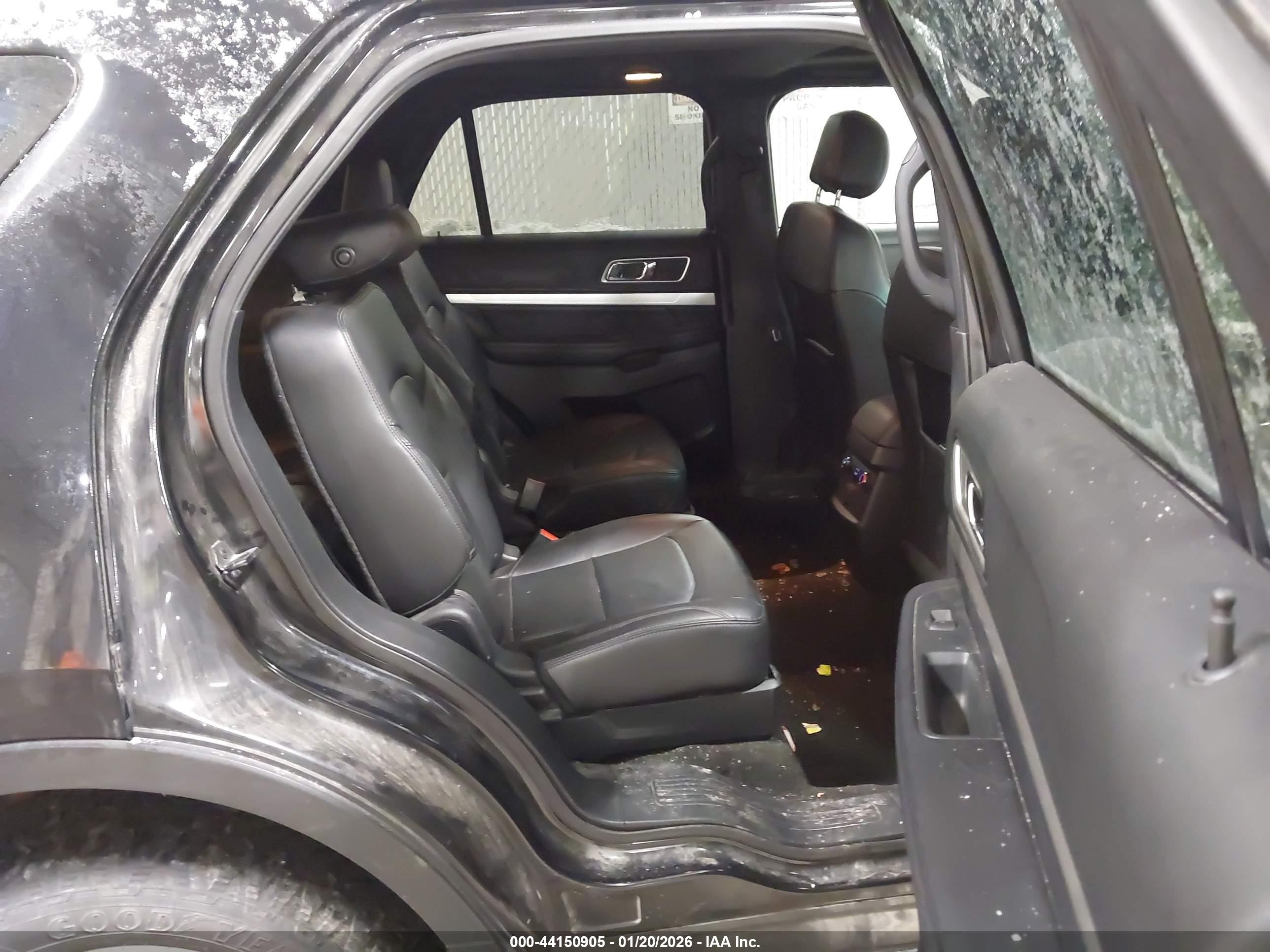 FORD EXPLORER image 8
