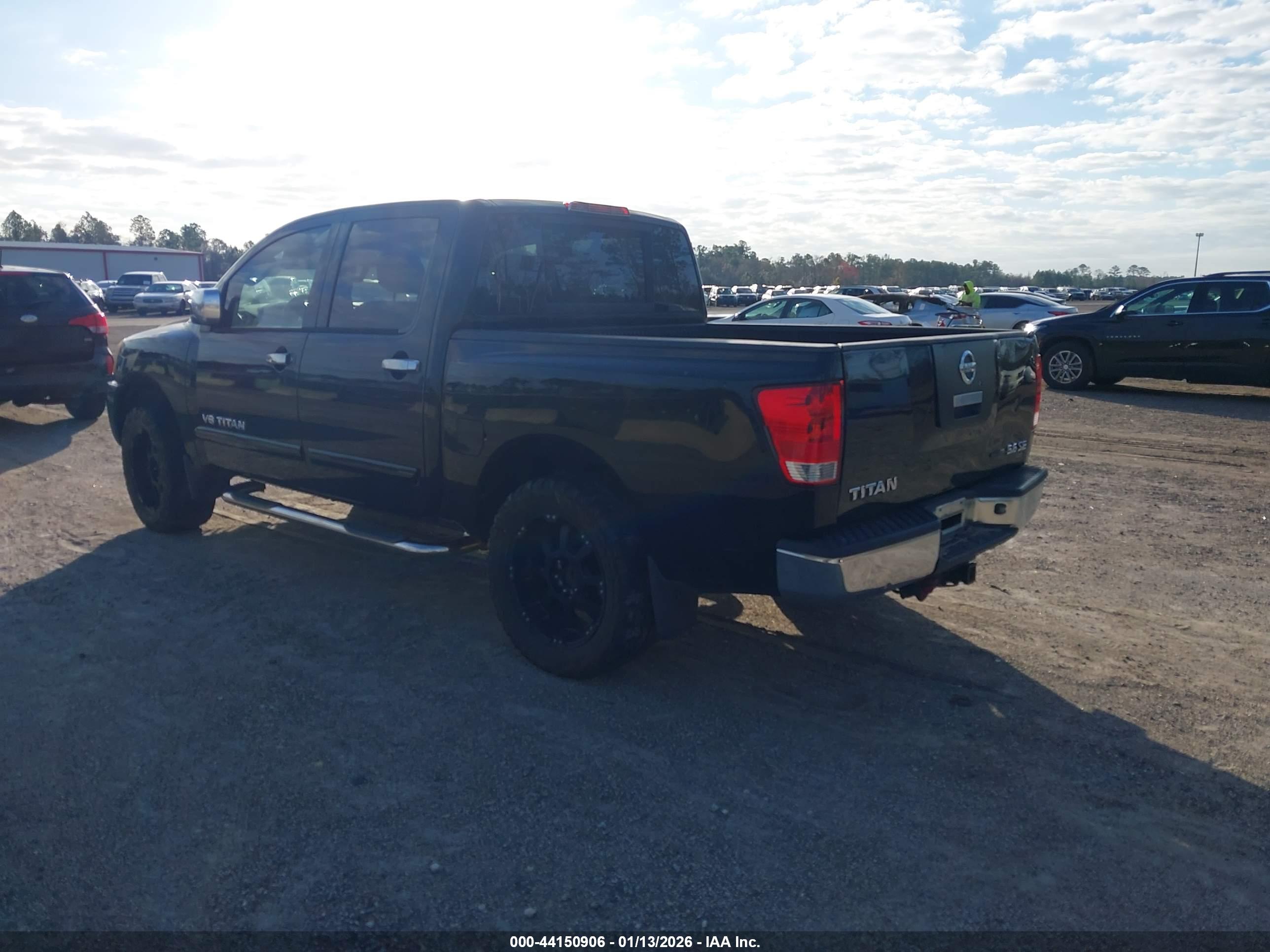 NISSAN TITAN image 3