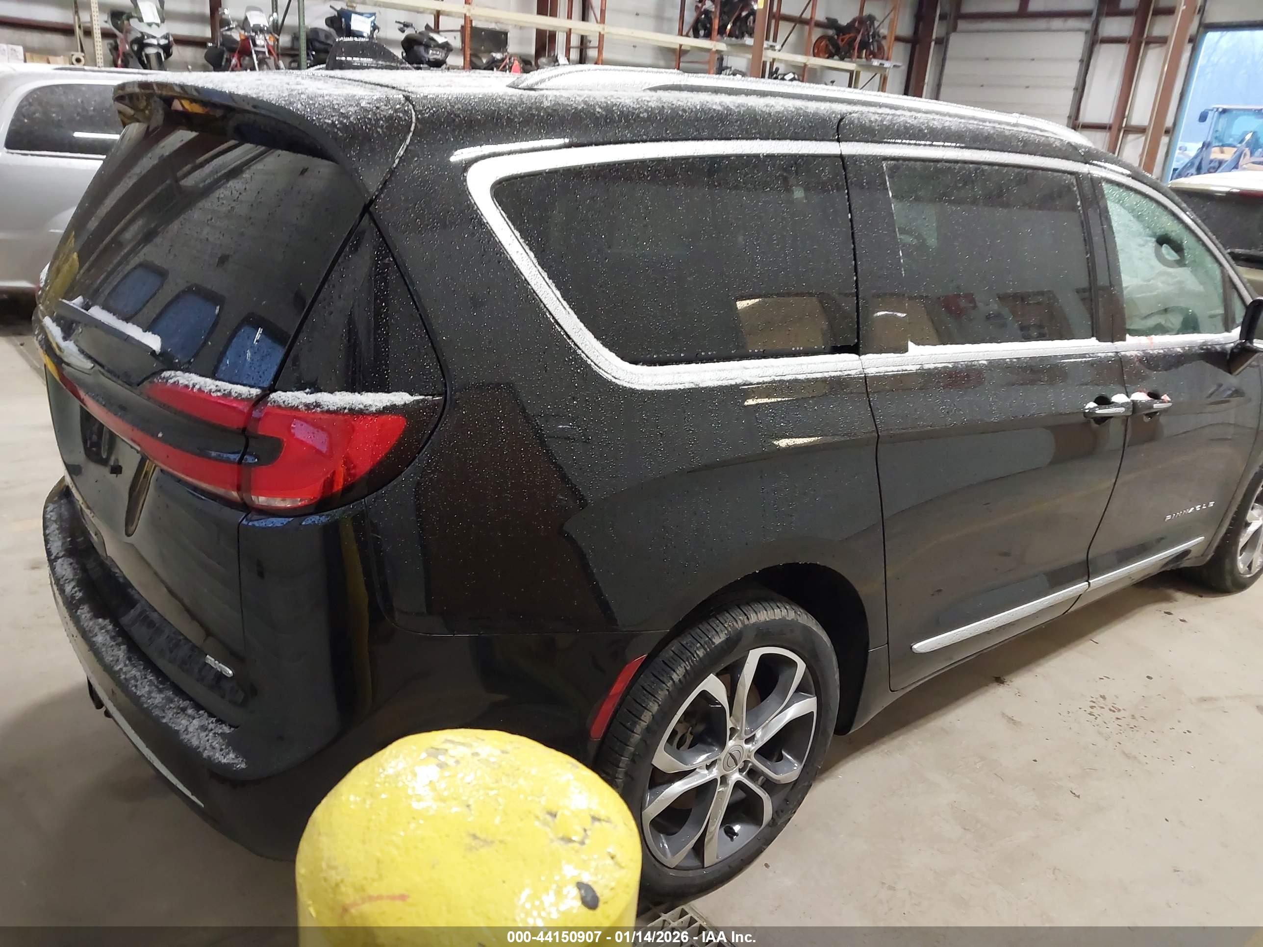 CHRYSLER PACIFICA image 4