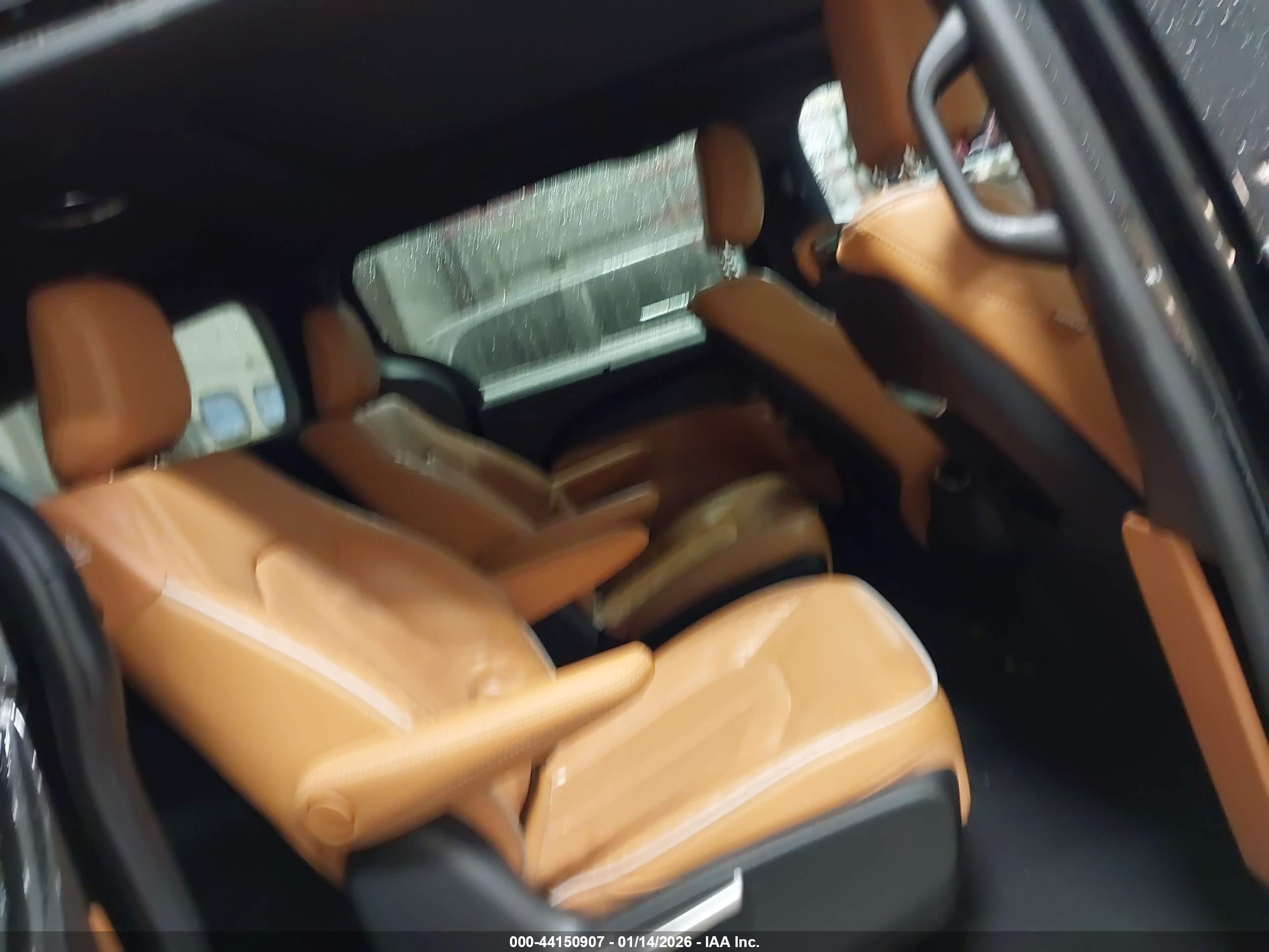 CHRYSLER PACIFICA image 8