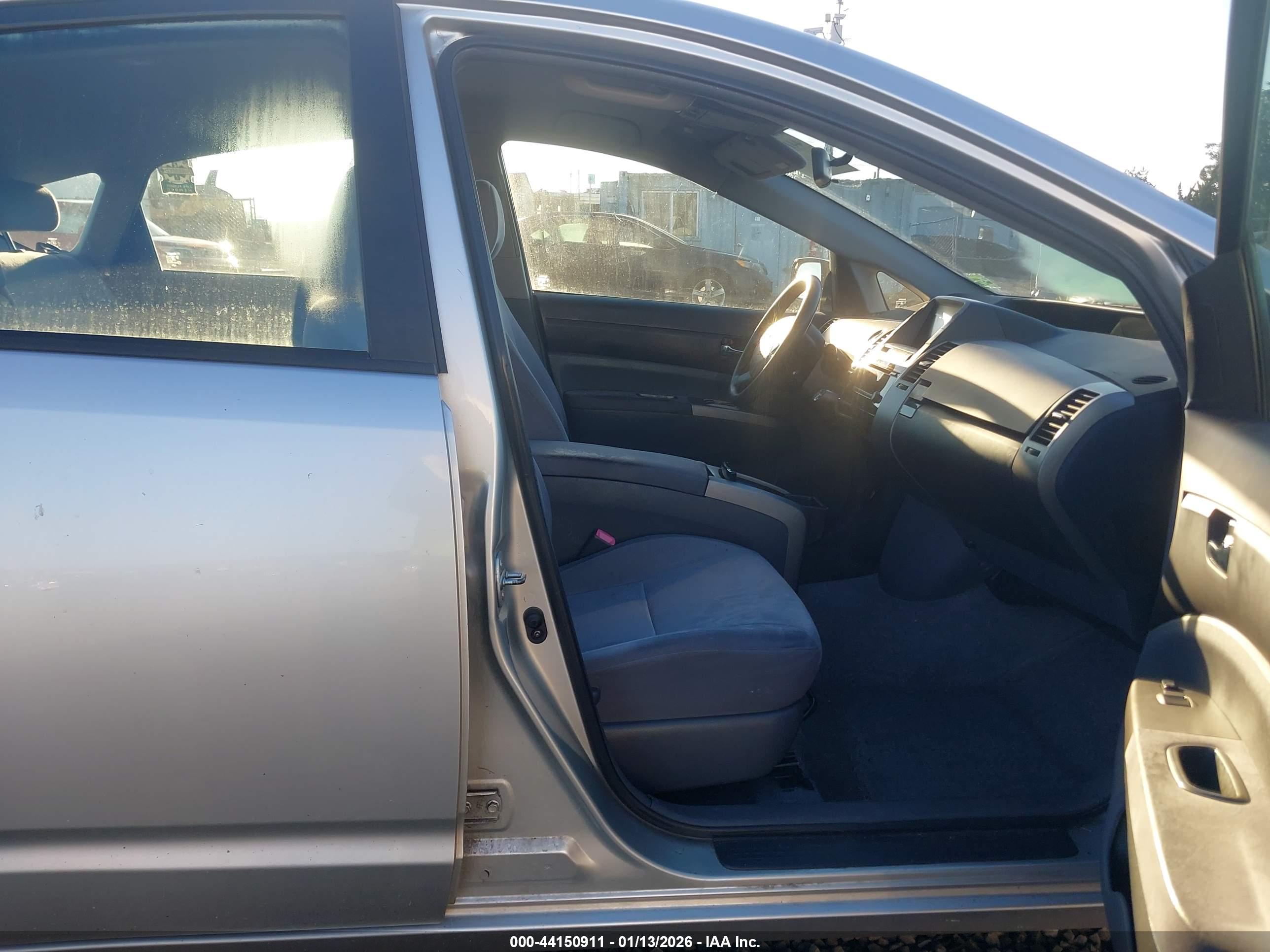 TOYOTA PRIUS image 5