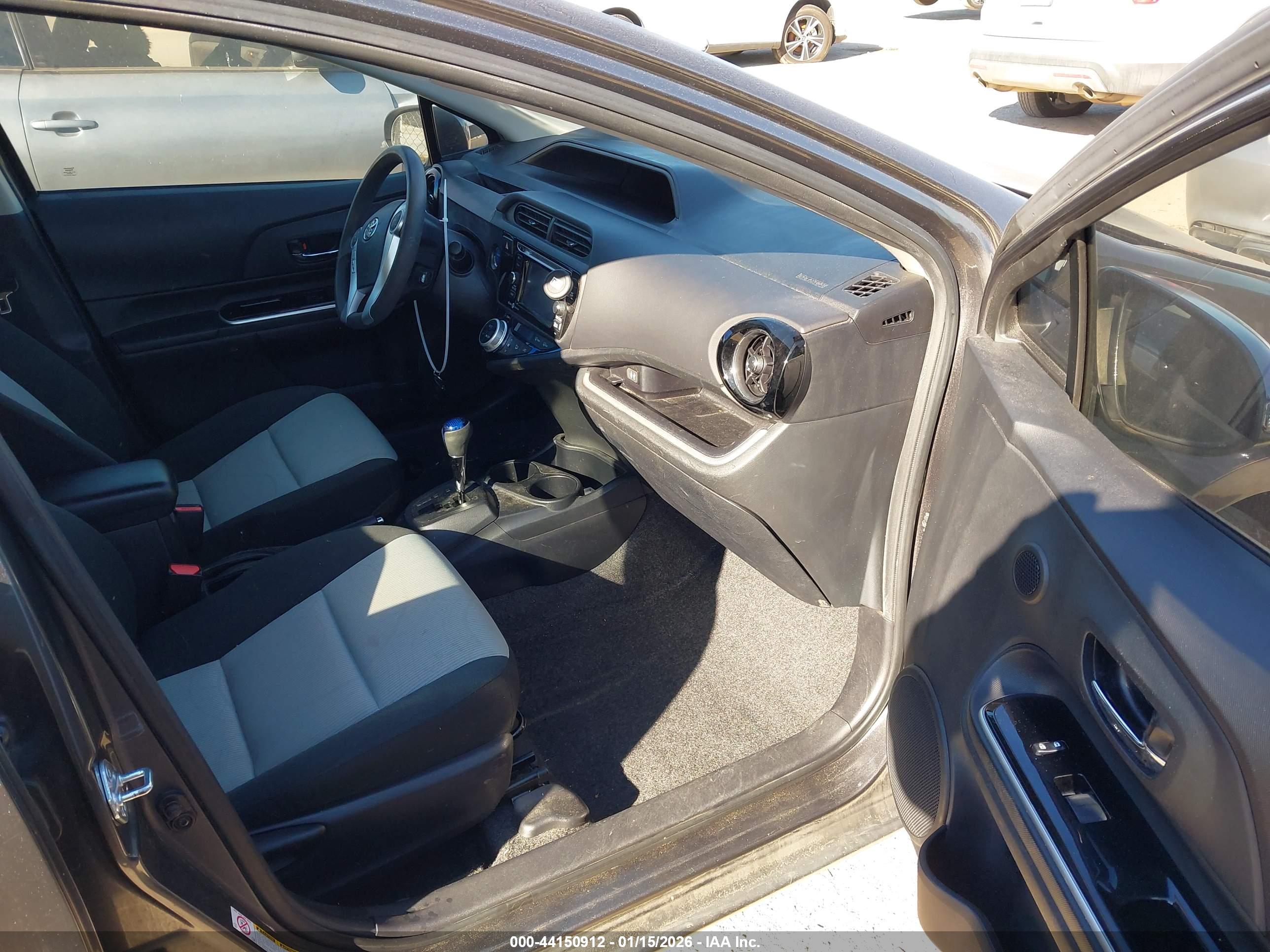 TOYOTA PRIUS image 5