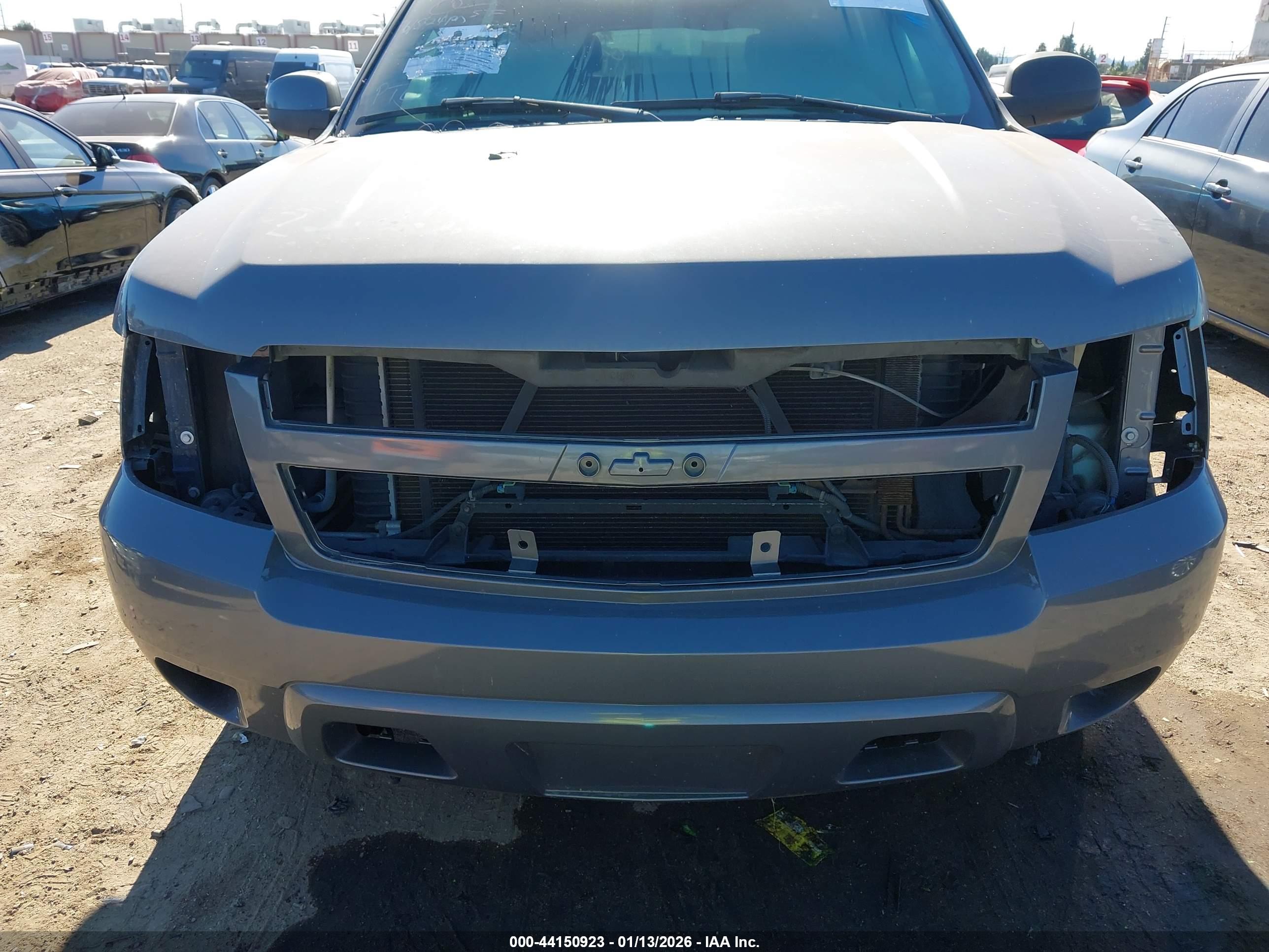 CHEVROLET SUBURBAN image 6