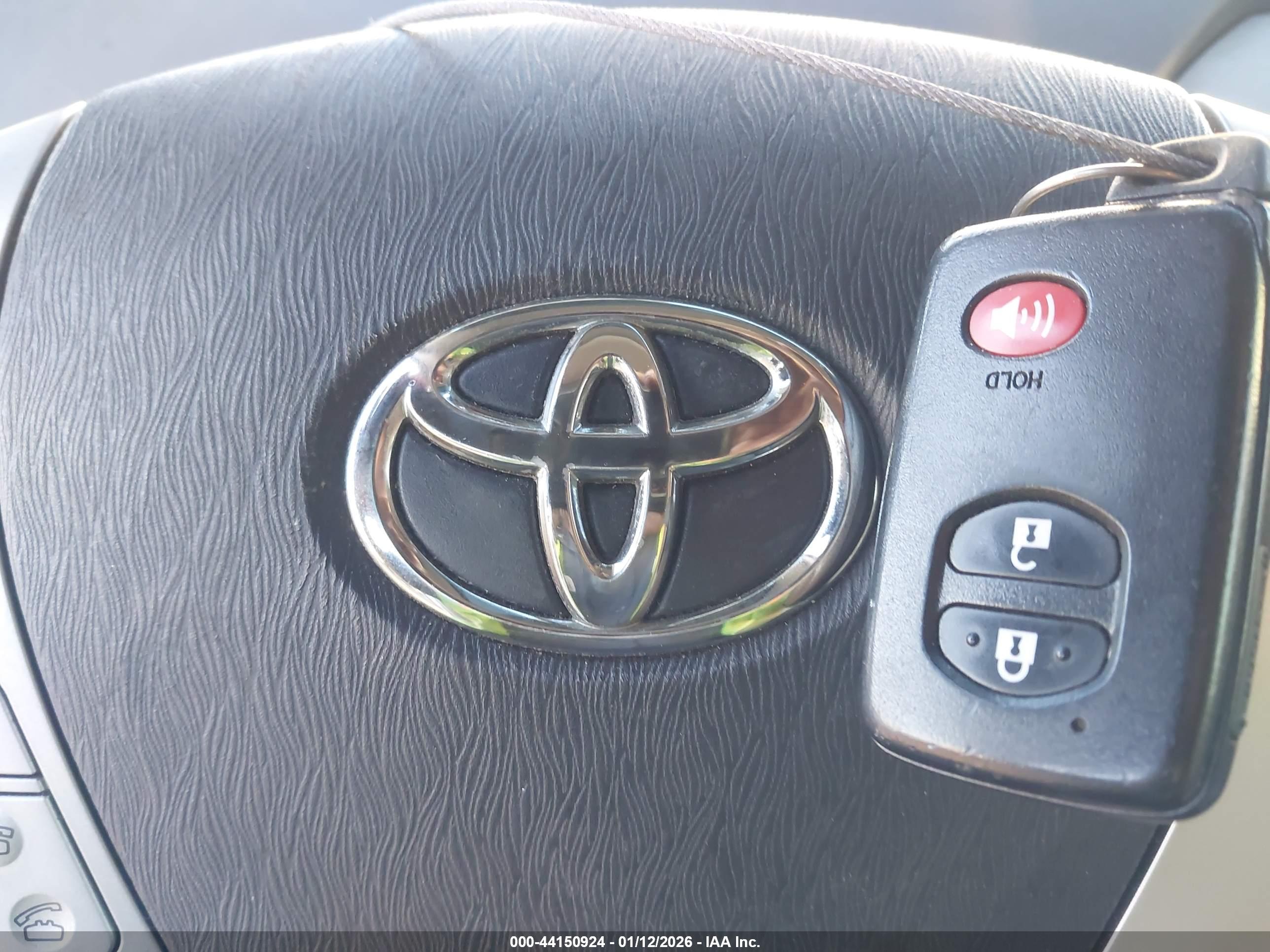 TOYOTA PRIUS image 11