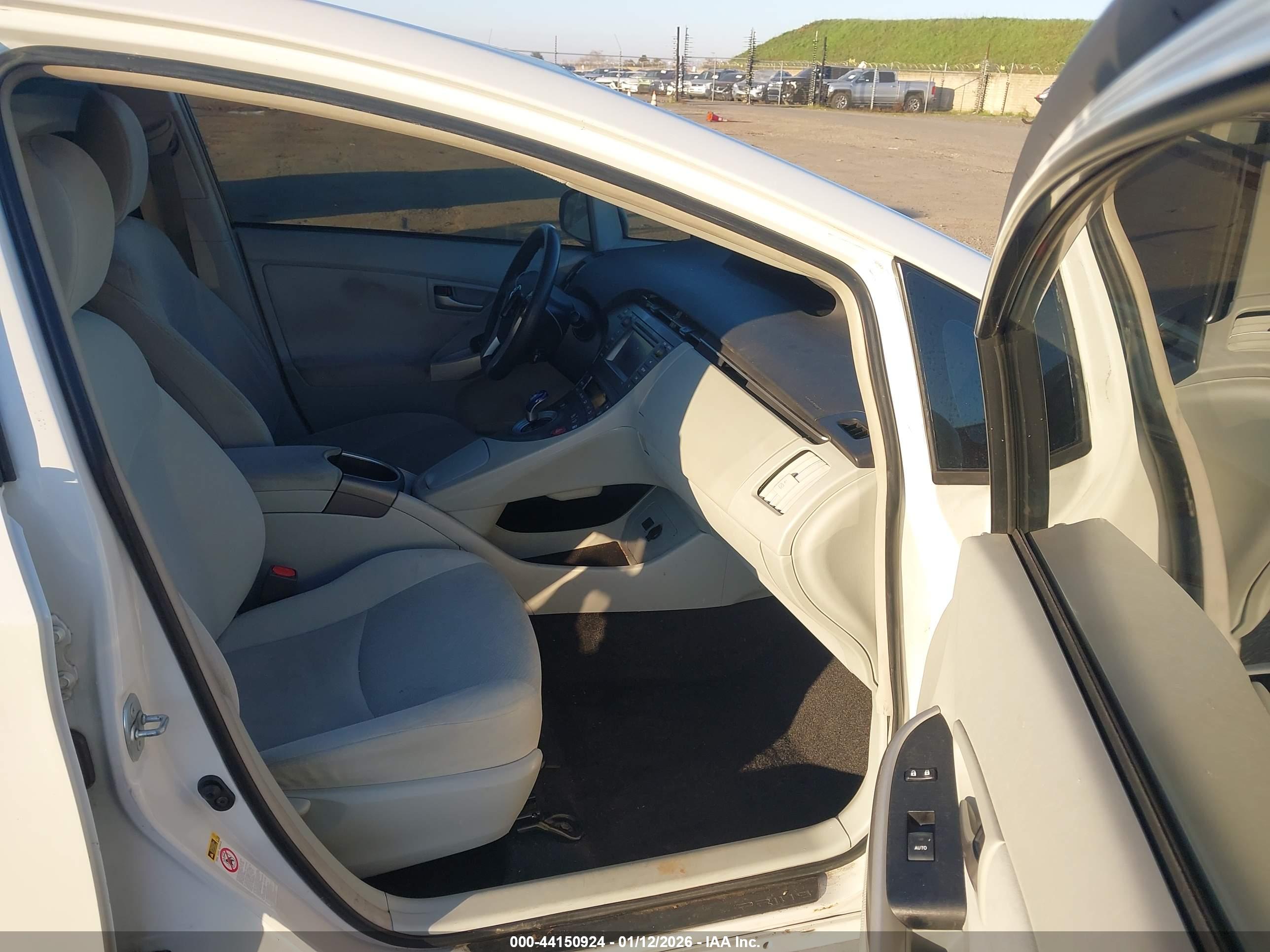 TOYOTA PRIUS image 5