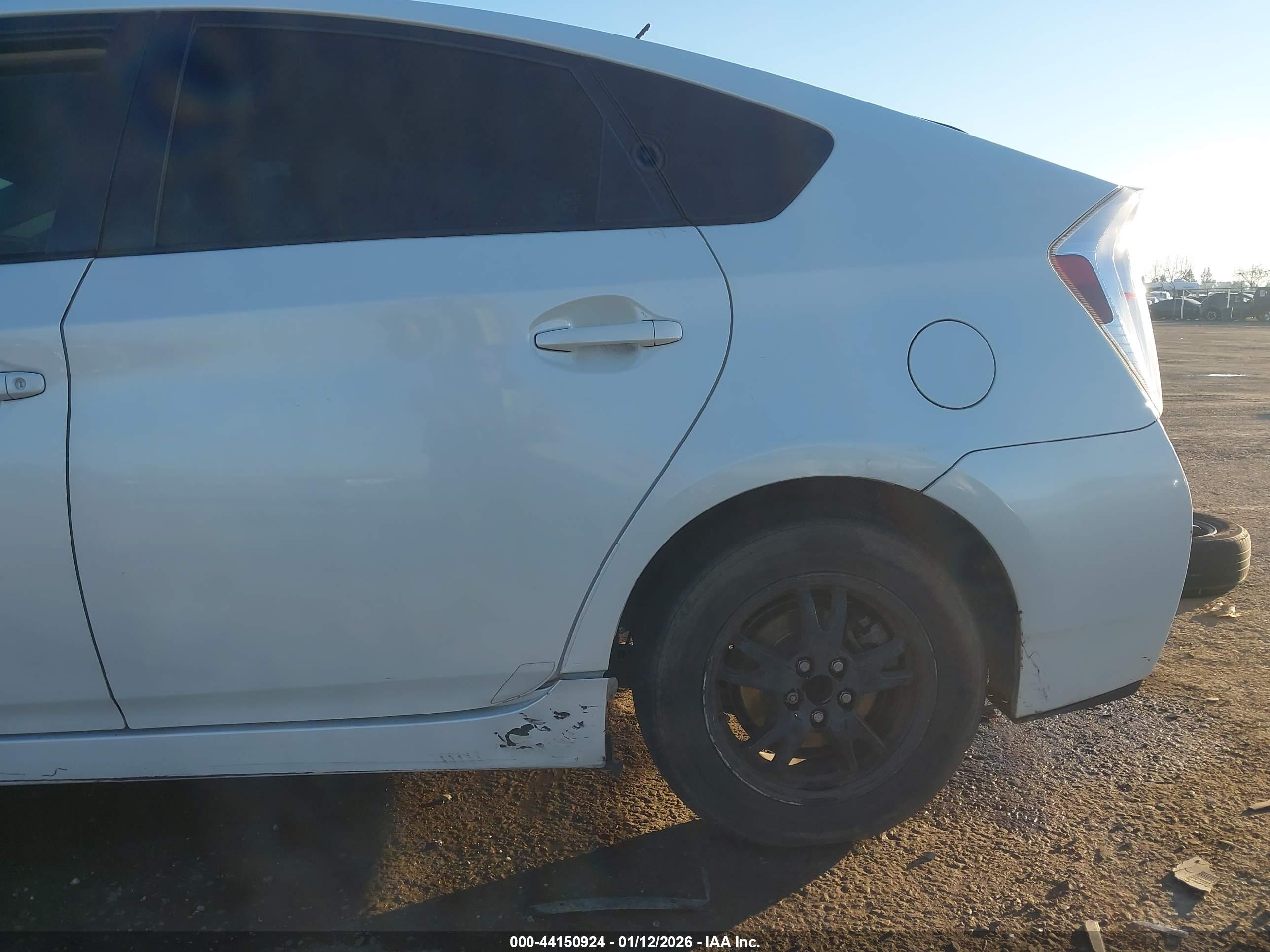 TOYOTA PRIUS image 6