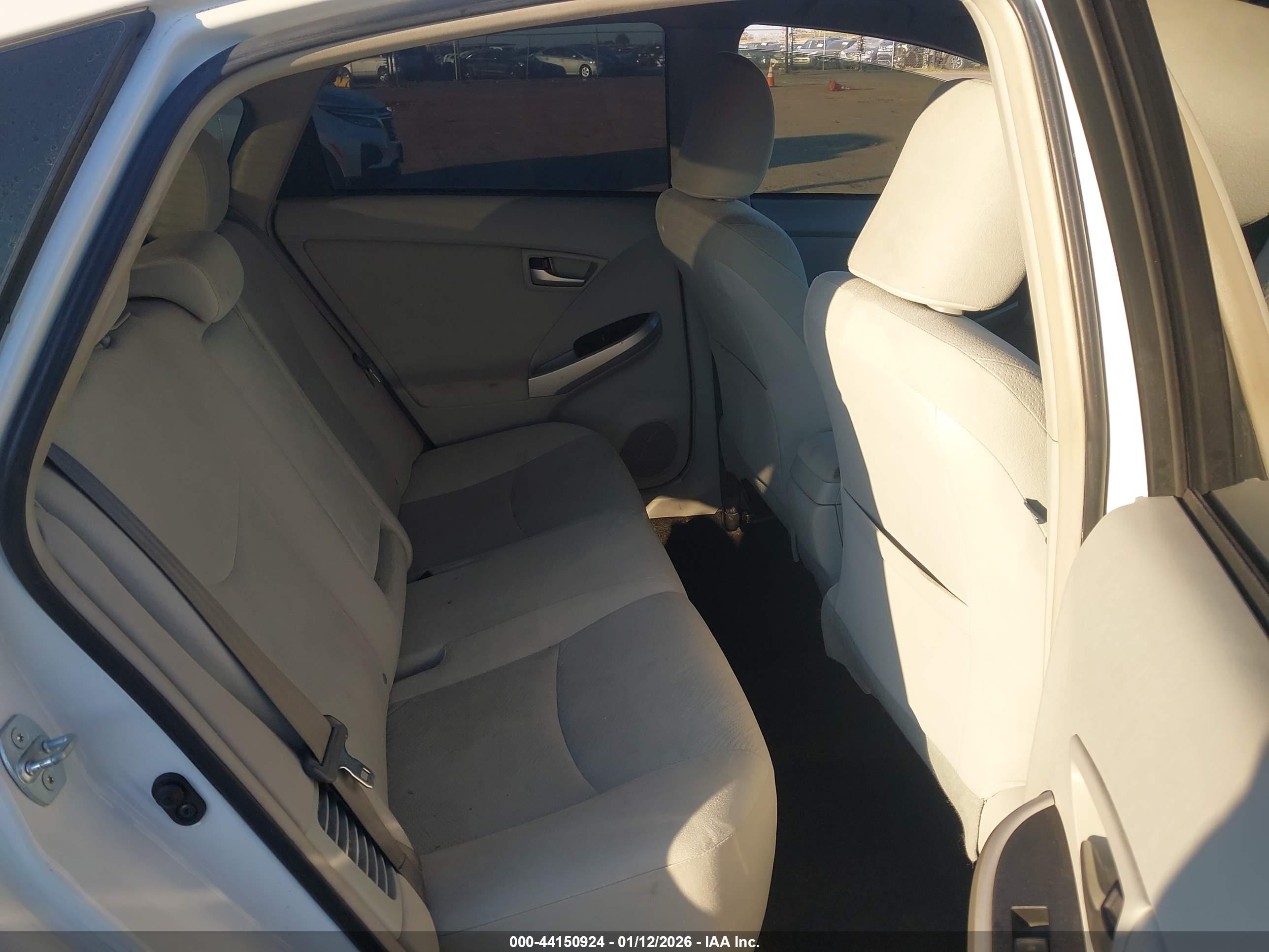 TOYOTA PRIUS image 8