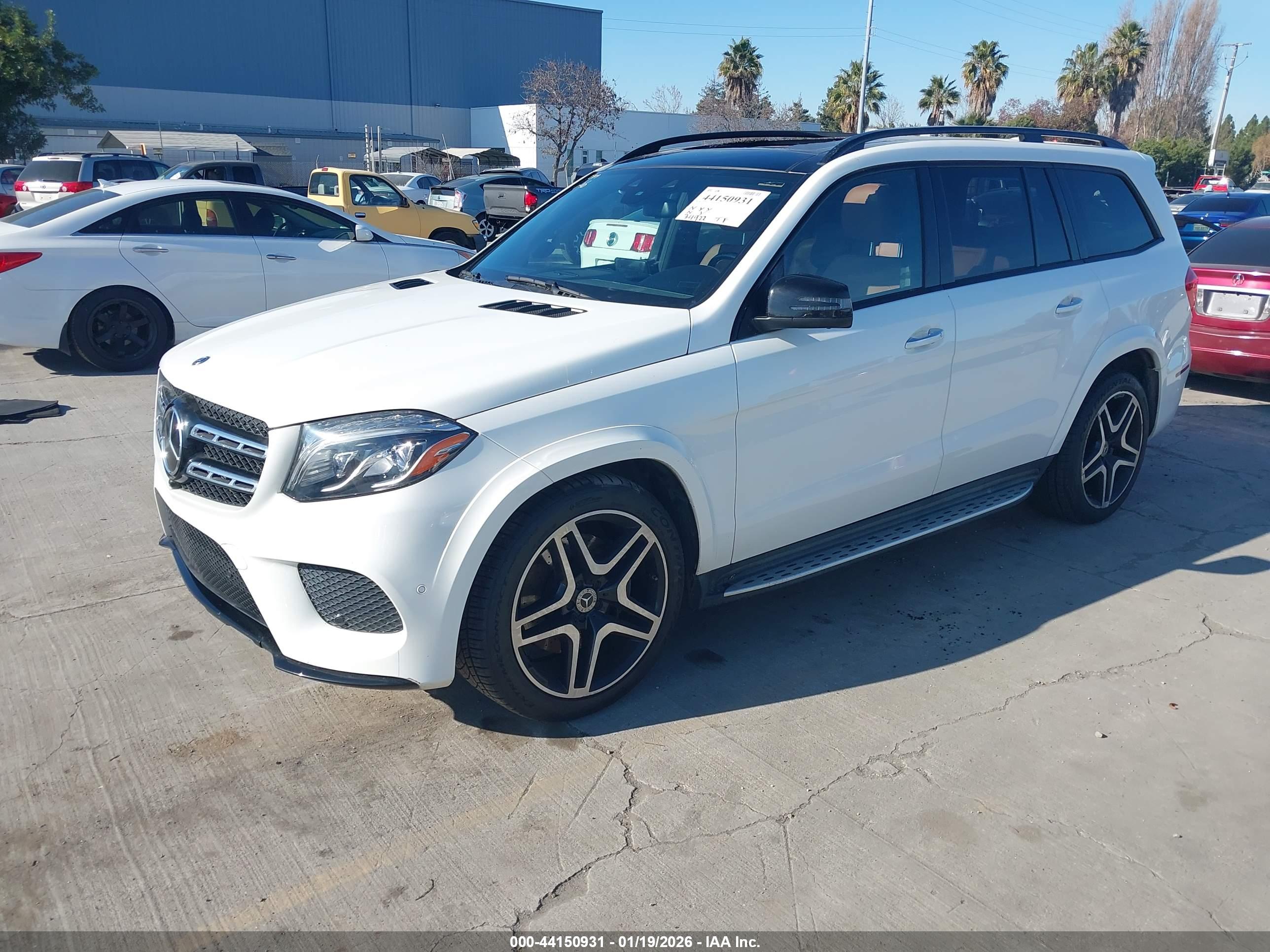 MERCEDES-BENZ GLS image 2