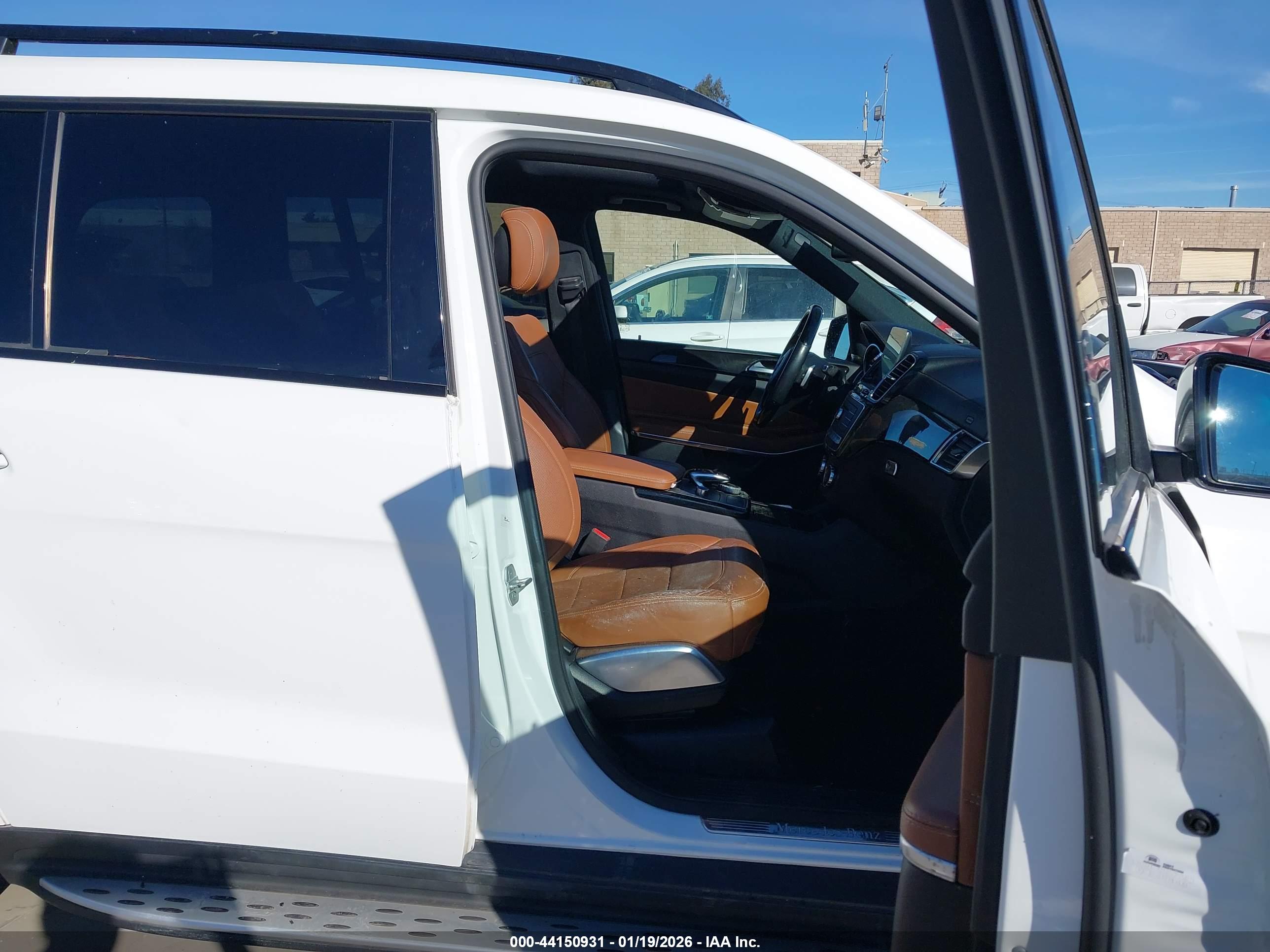 MERCEDES-BENZ GLS image 5