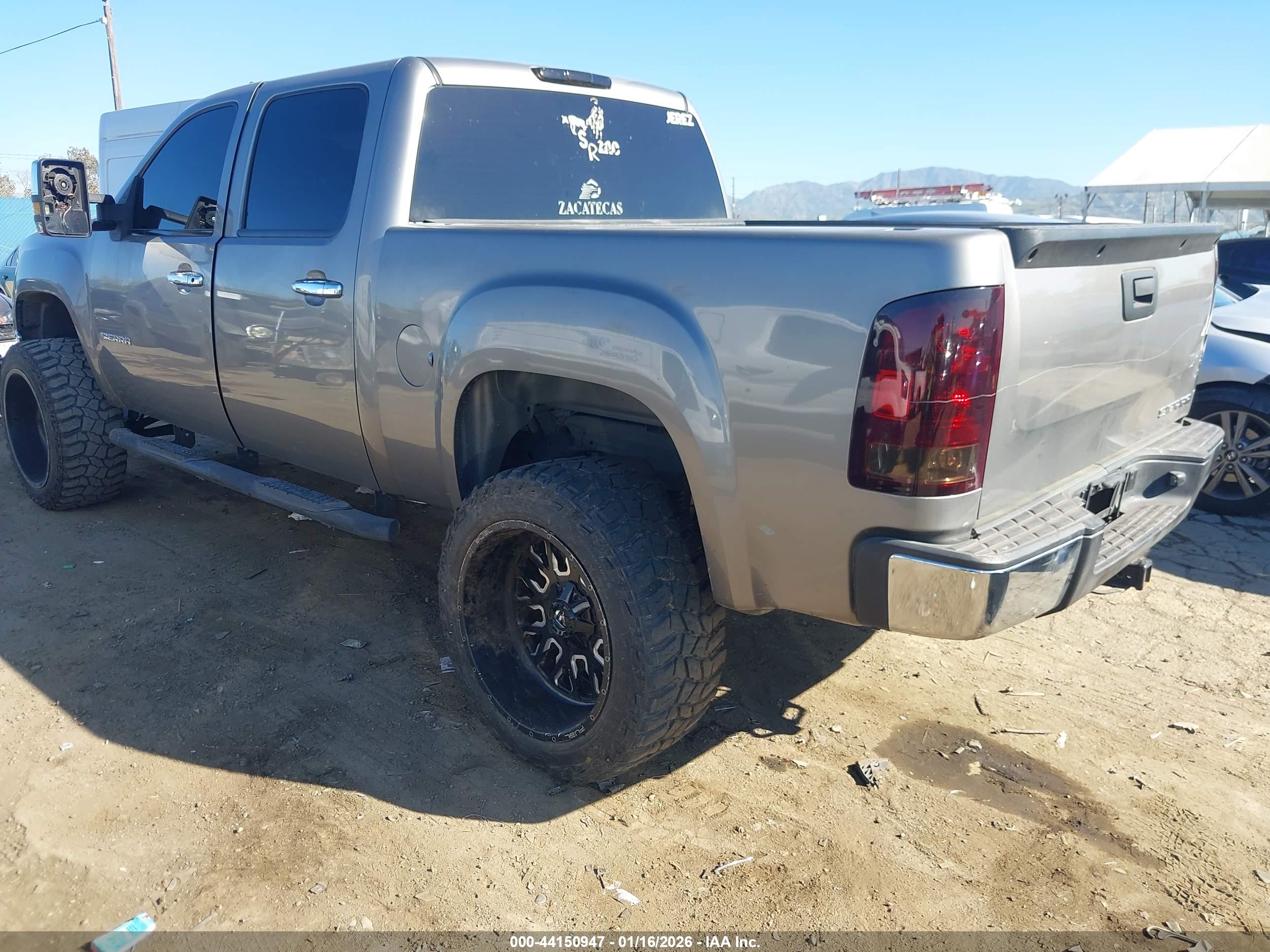 GMC SIERRA image 3