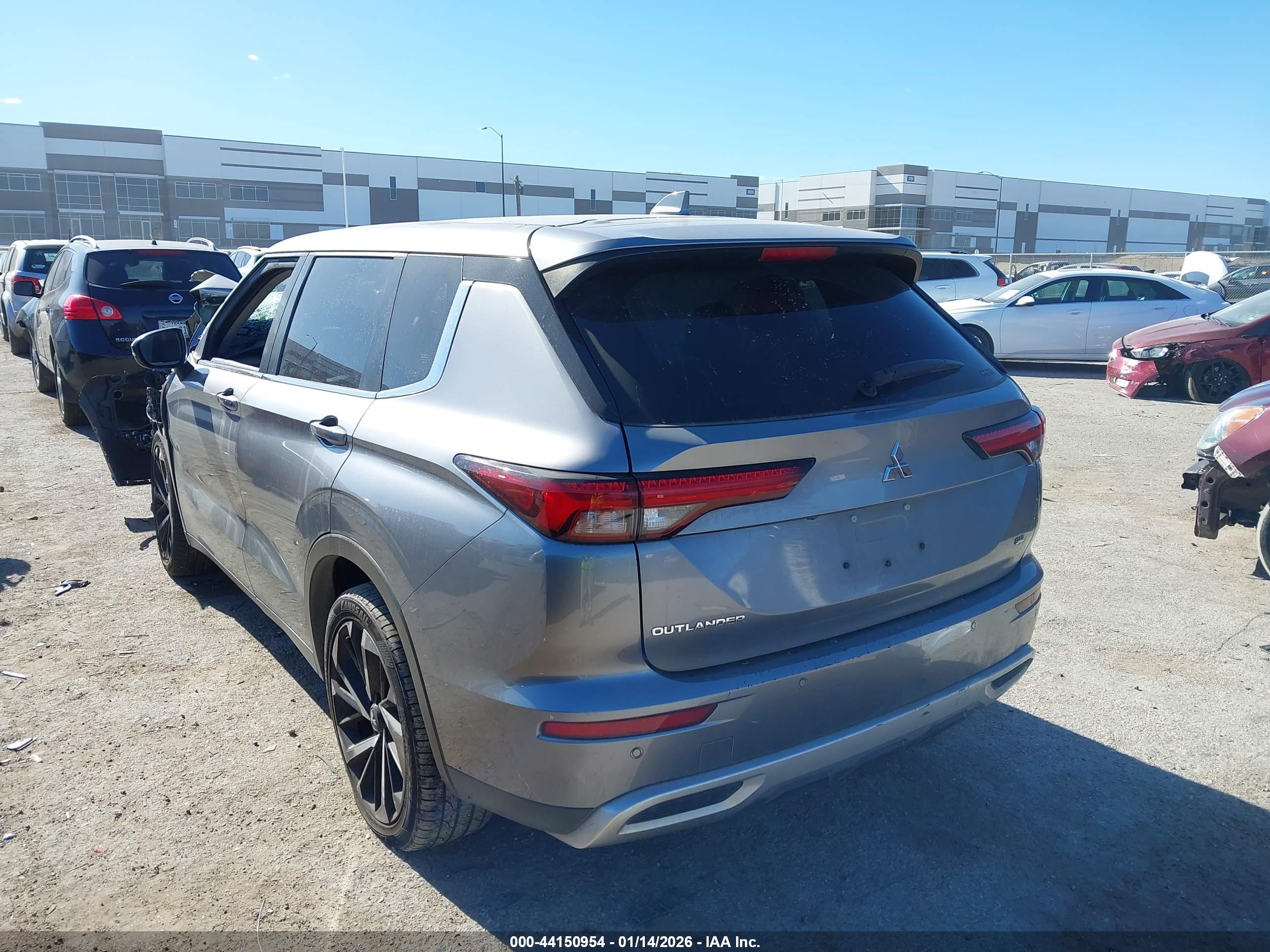MITSUBISHI OUTLANDER image 3
