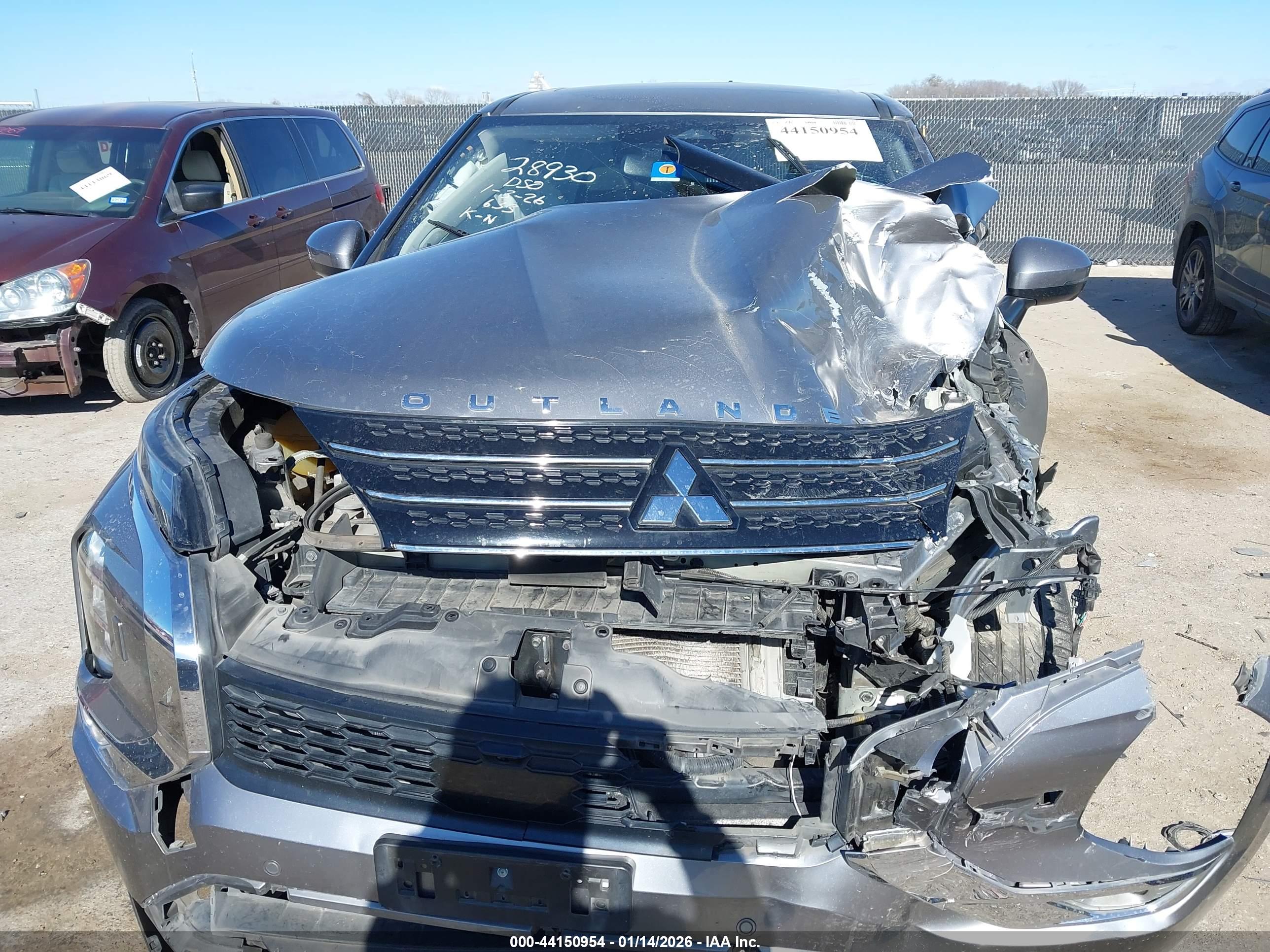 MITSUBISHI OUTLANDER image 6