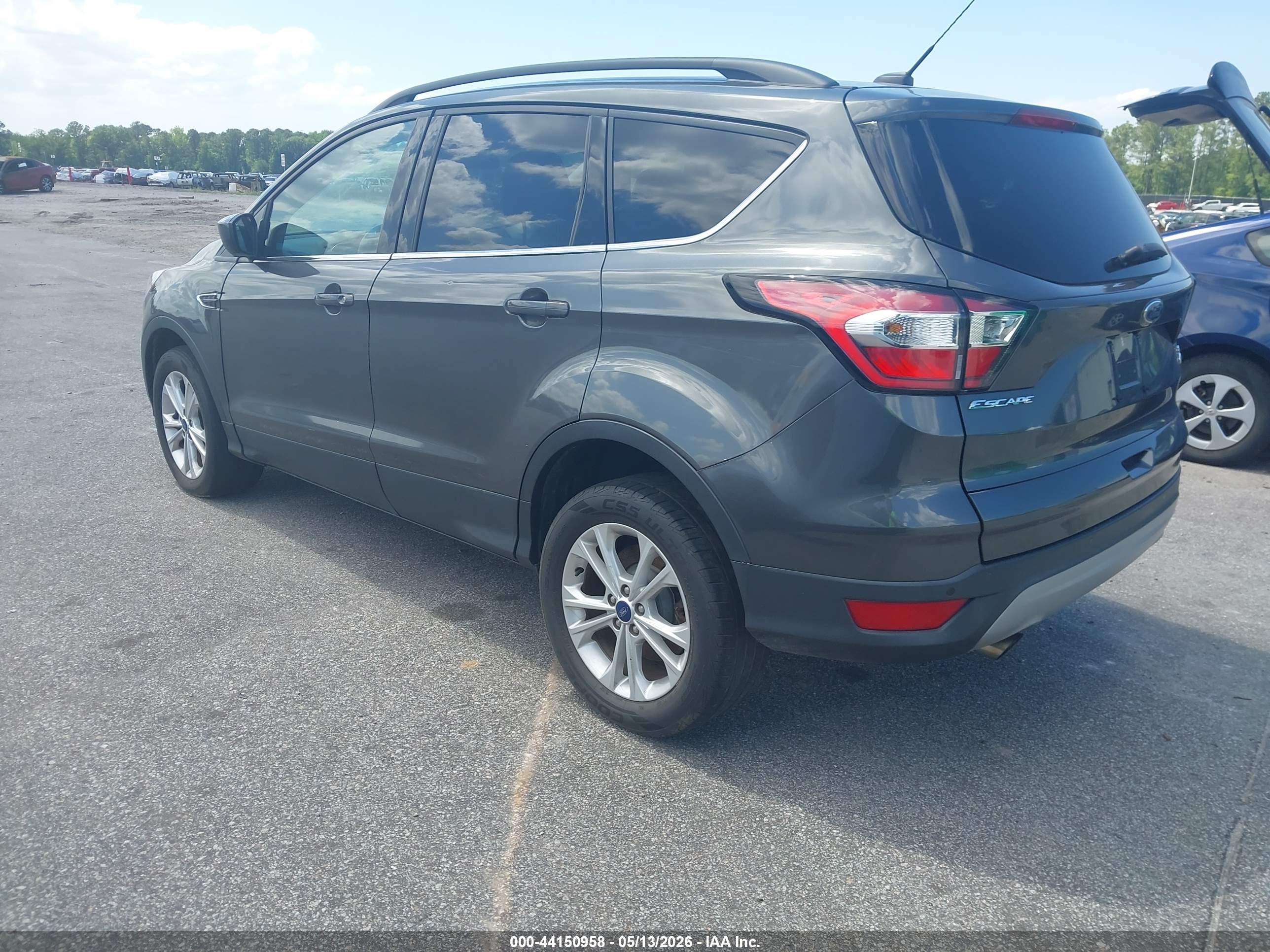 FORD ESCAPE image 3