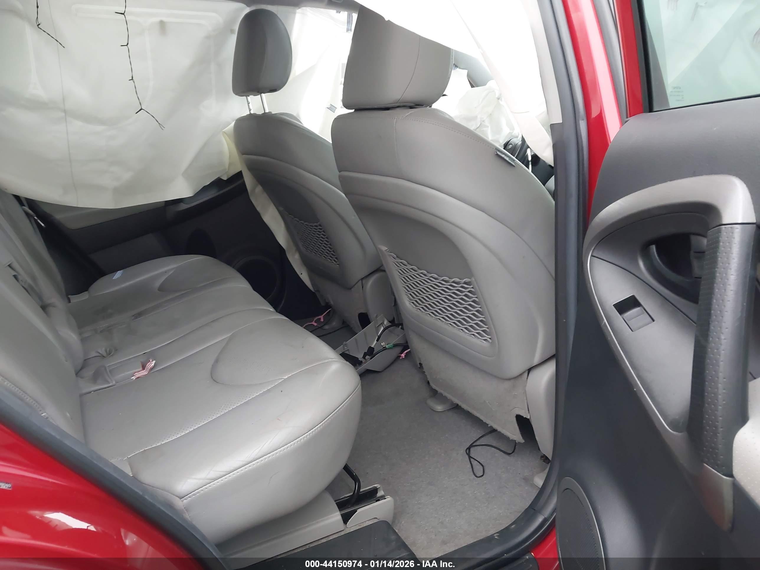 TOYOTA RAV4 image 8