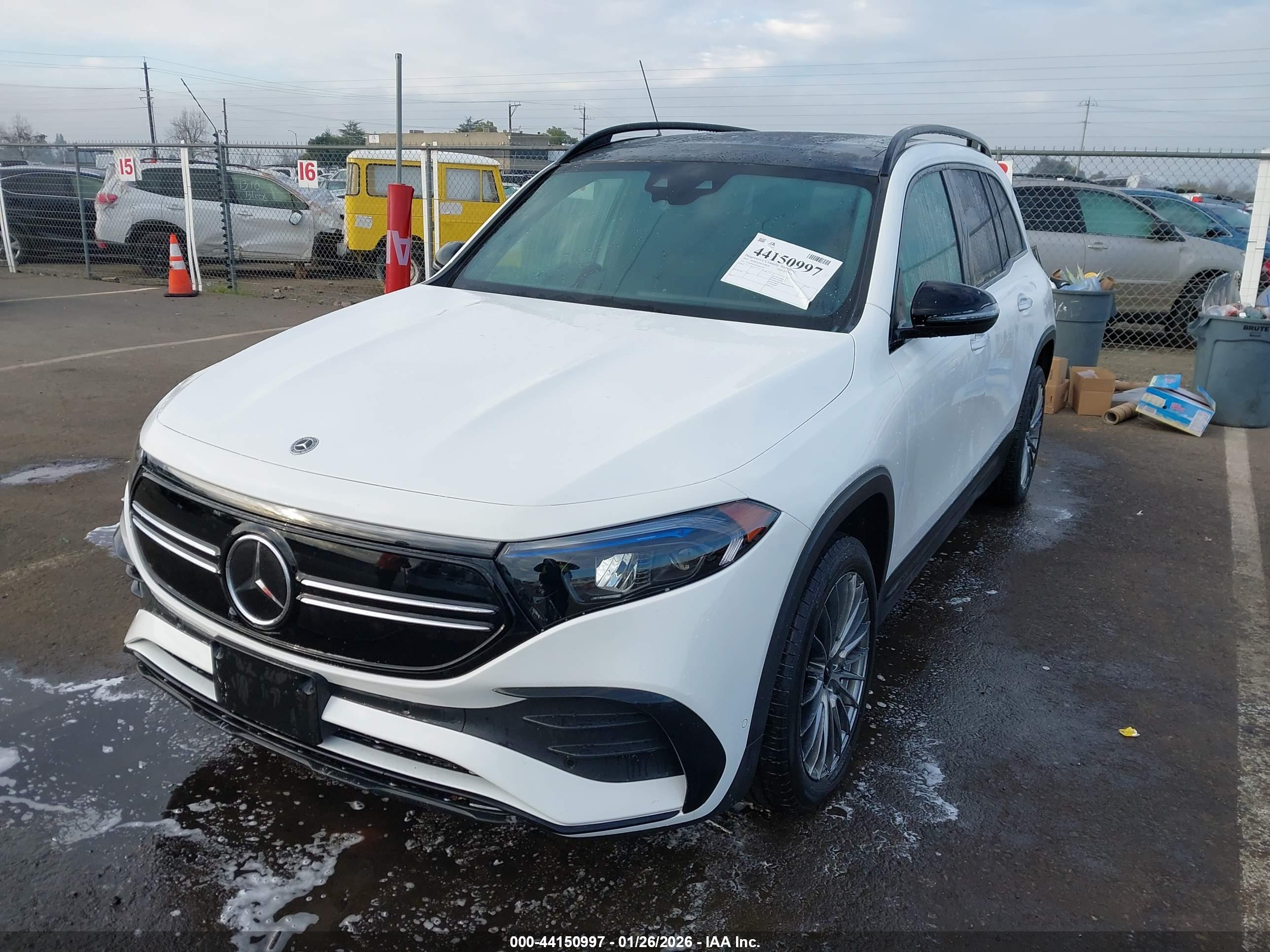 MERCEDES-BENZ EQB image 2