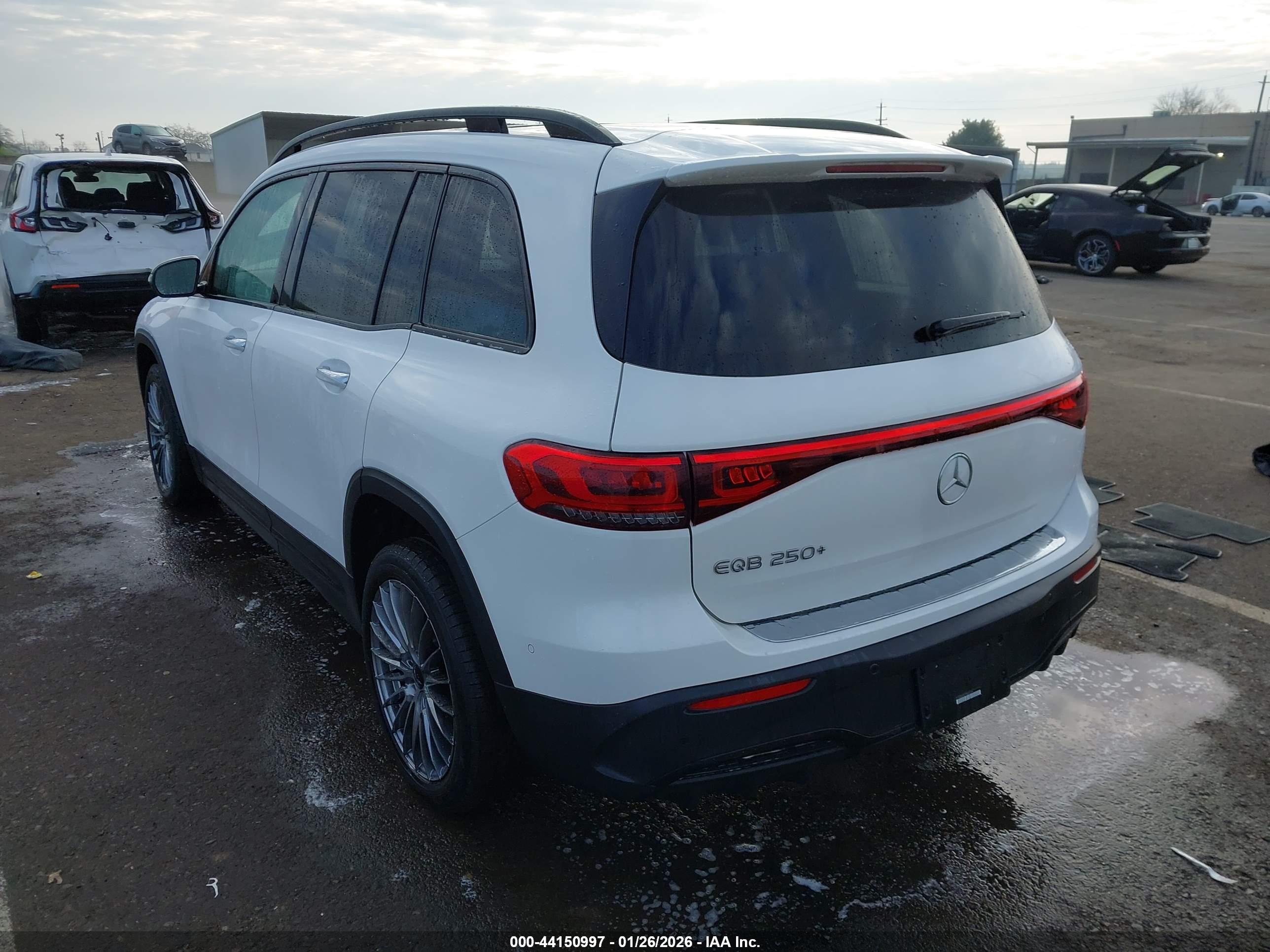 MERCEDES-BENZ EQB image 3
