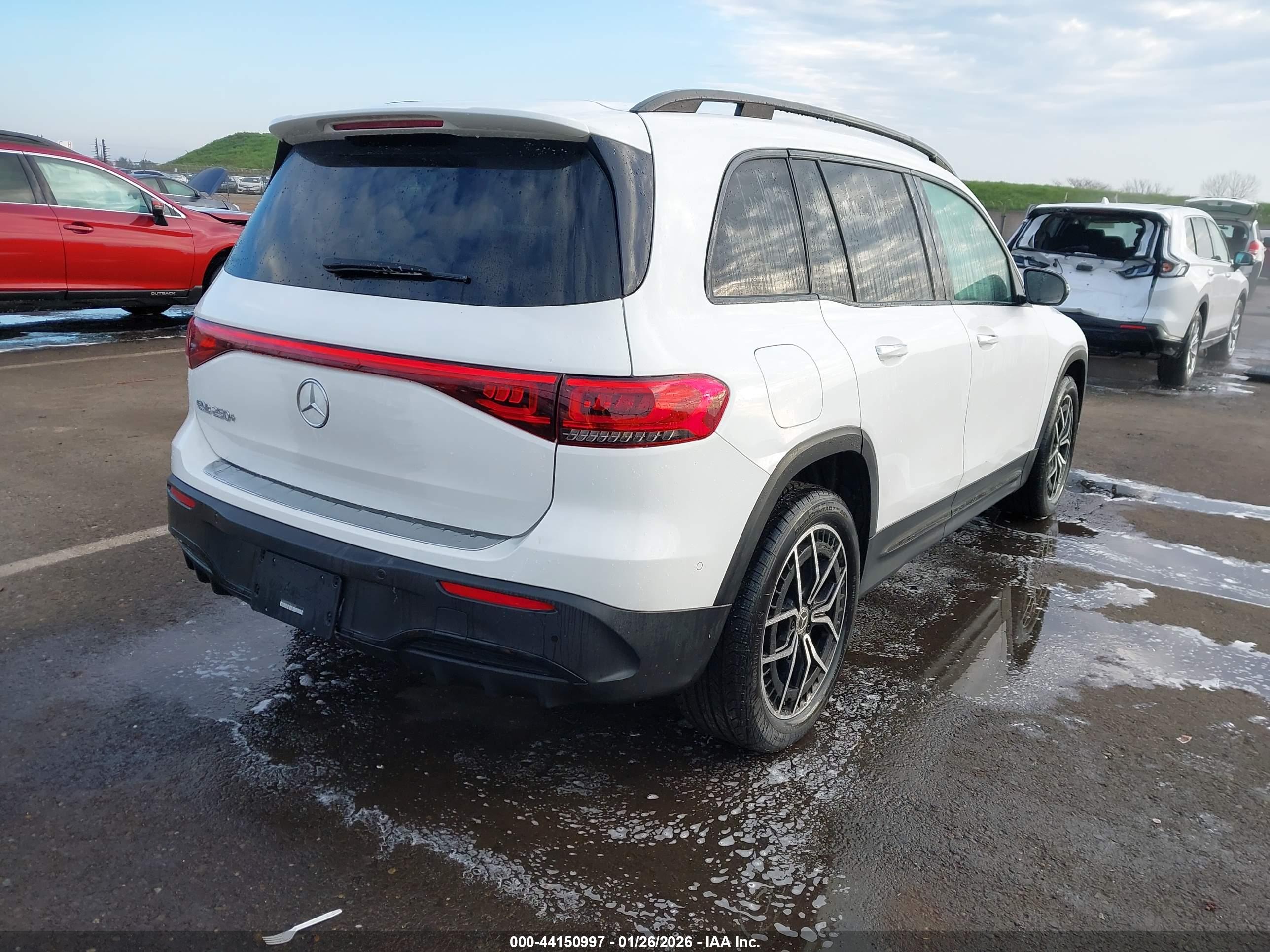 MERCEDES-BENZ EQB image 4
