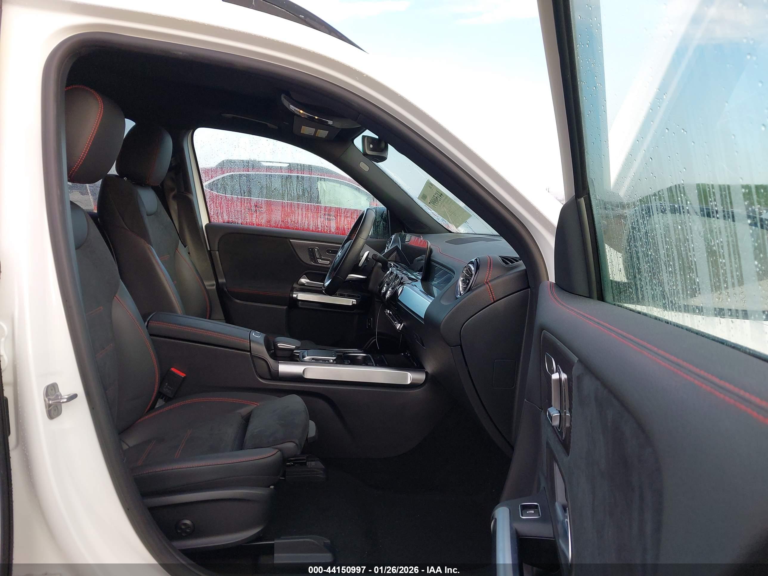 MERCEDES-BENZ EQB image 5
